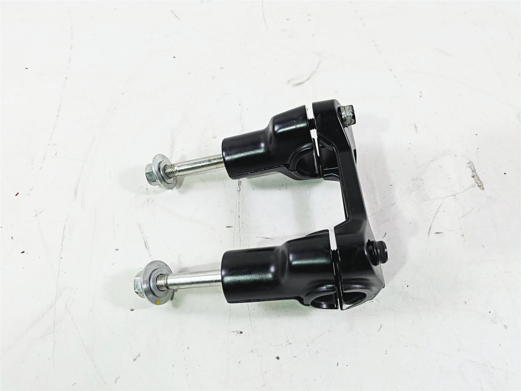 2018 Ducati Hypermotard 939 SP Handlebar Riser Holder Set 36011451AA - Image 5