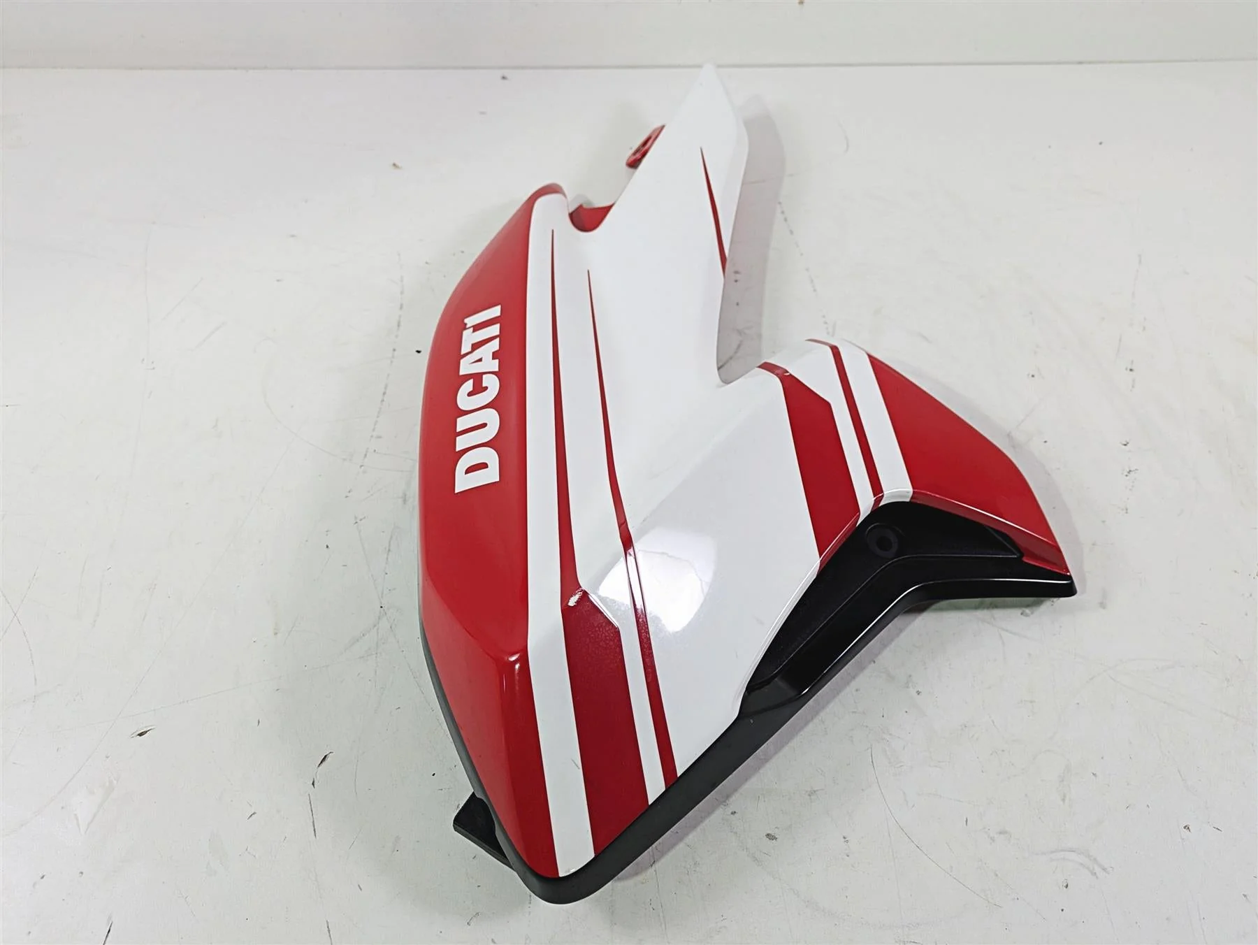 2018 Ducati Hypermotard 939 SP Left Tank Fairing Cover READ 480P5682CK - Image 12