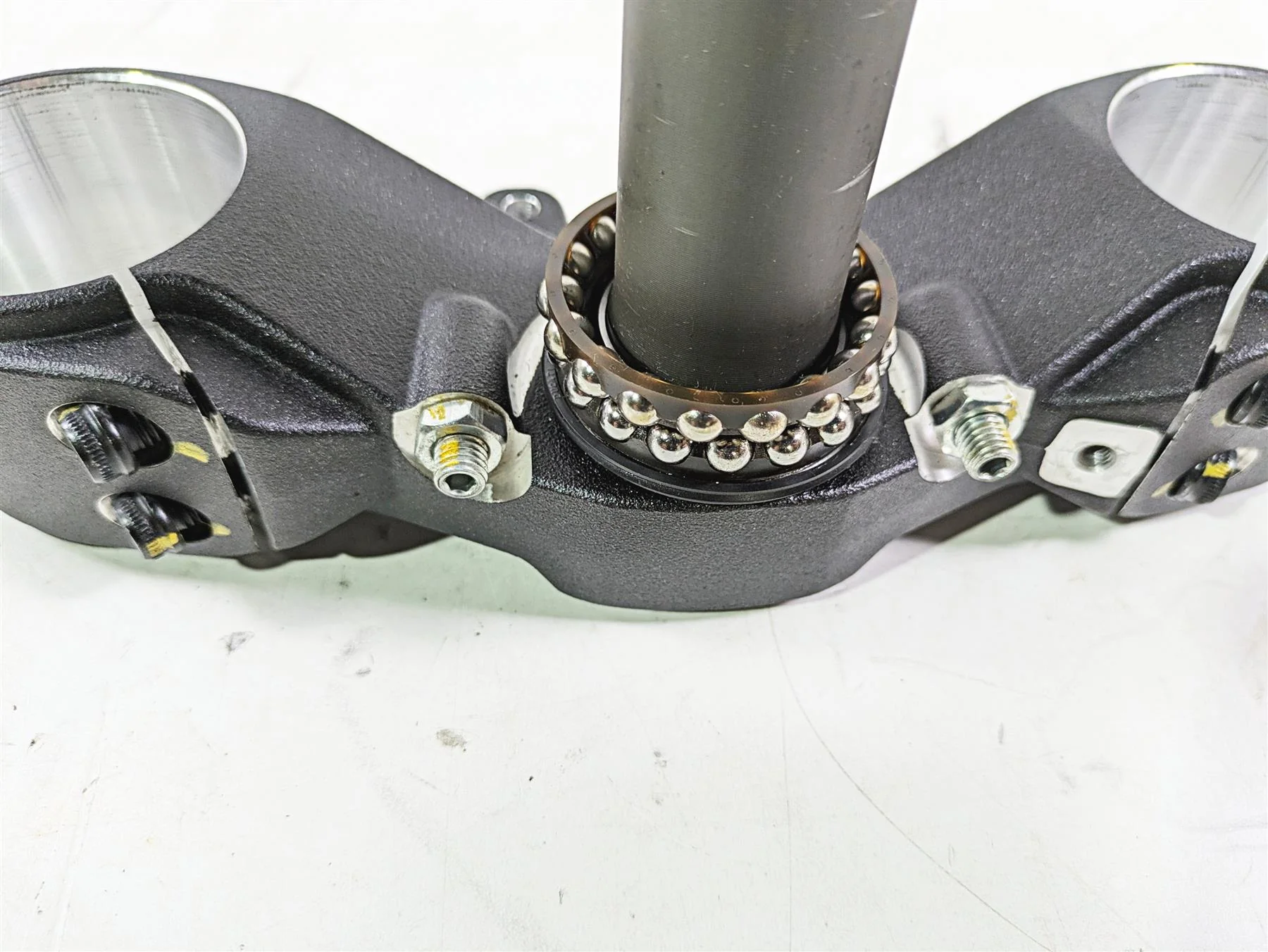 2018 Ducati Hypermotard 939 SP Lower Triple Tree 58mm For Ohlins Fork 34220762AA - Image 8
