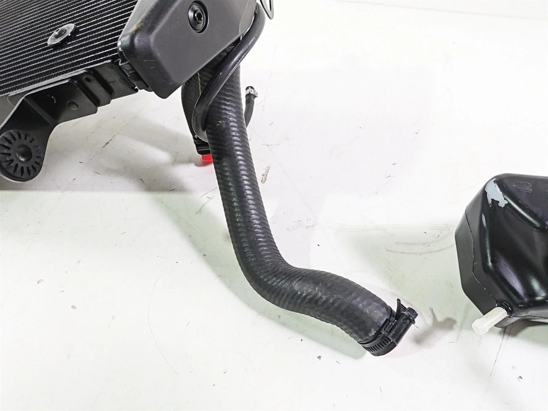 2018 Ducati Hypermotard 939 SP Radiator Fans Reservoir Hoses Set 54840981D - Image 10
