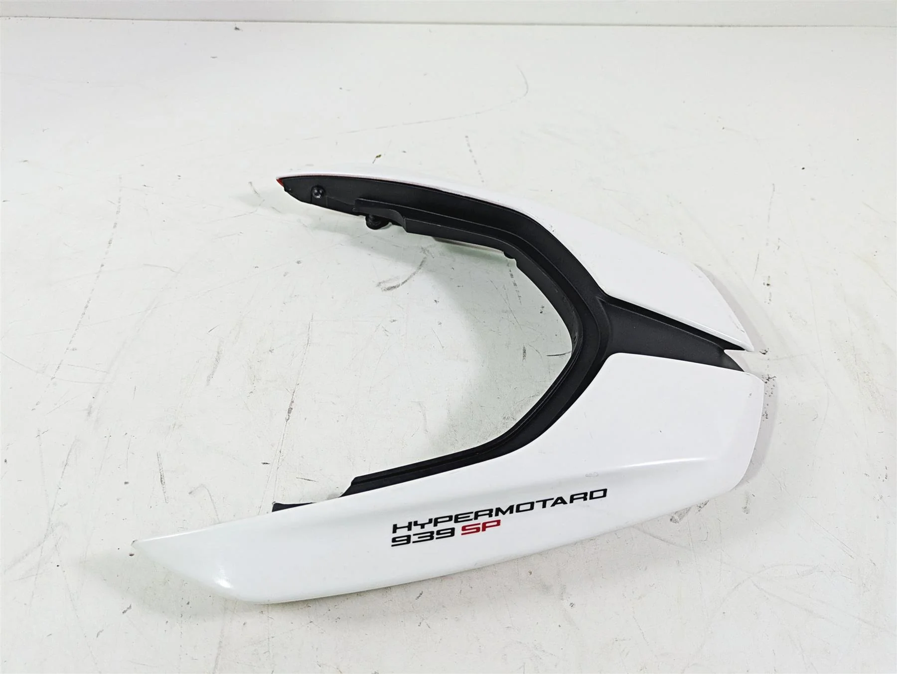 2018 Ducati Hypermotard 939 SP Rear Tail Fairing Side Cover 483P1762AK 483P1772A - Image 3