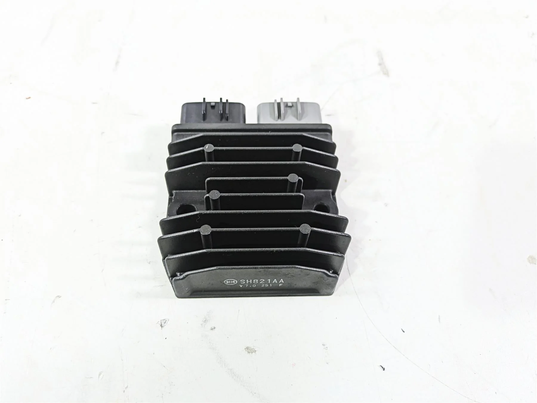 2018 Ducati Hypermotard 939 SP Rectifier Voltage Regulator 54040321A SH821AA - Image 3
