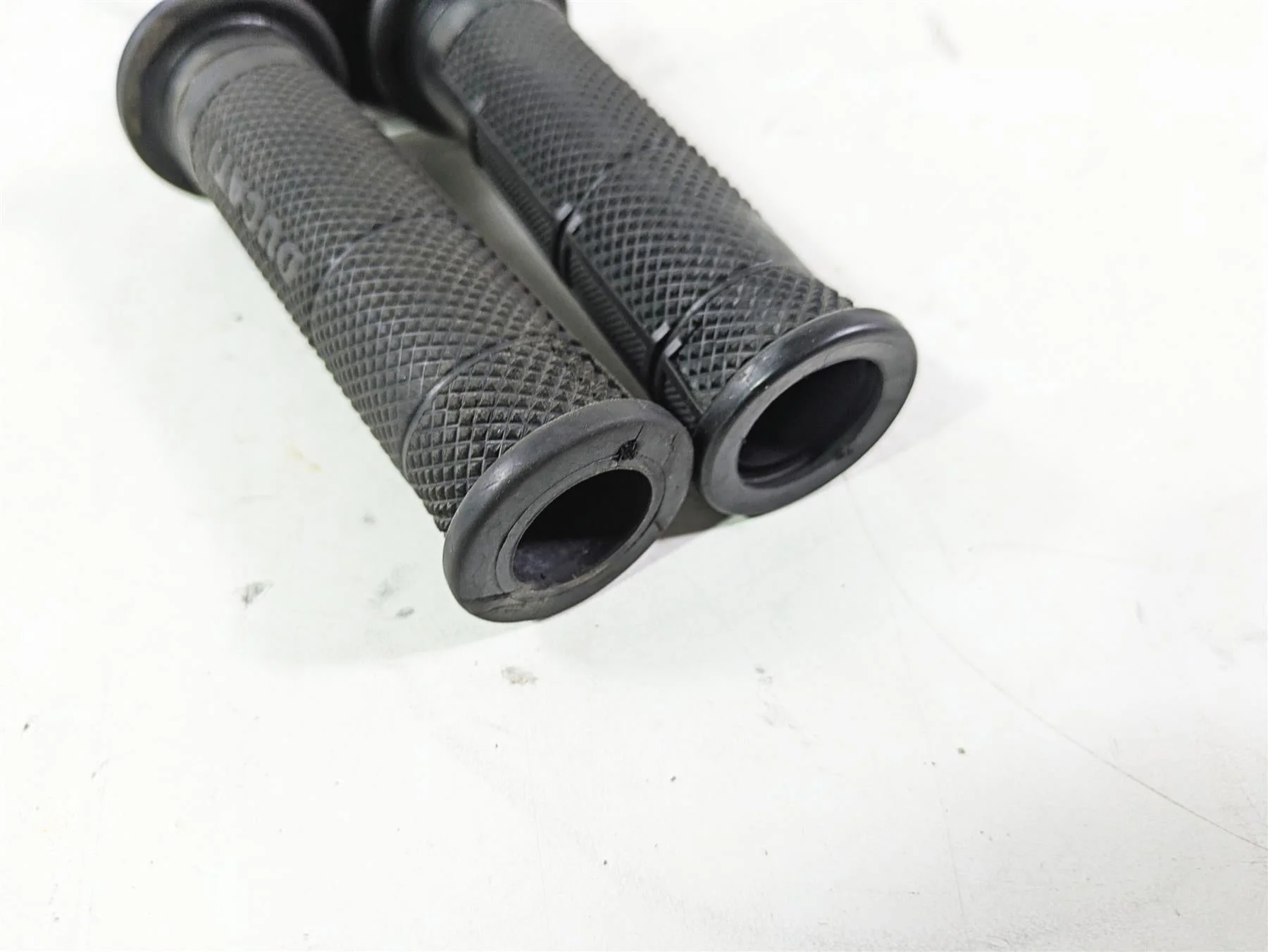 2018 Ducati Hypermotard 939 SP Ride By Wire Throttle Grip READ 66020033E - Image 12