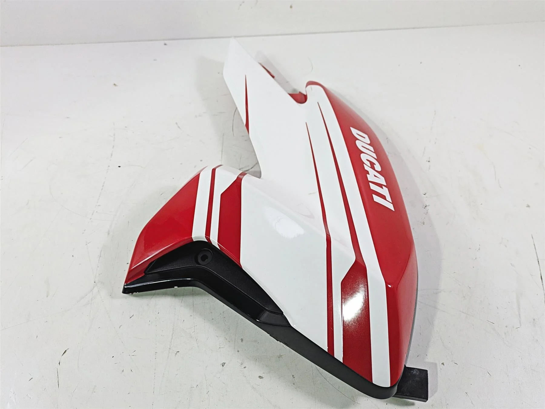 2018 Ducati Hypermotard 939 SP Right Tank Fairing Cover READ 480P5692CK - Image 10
