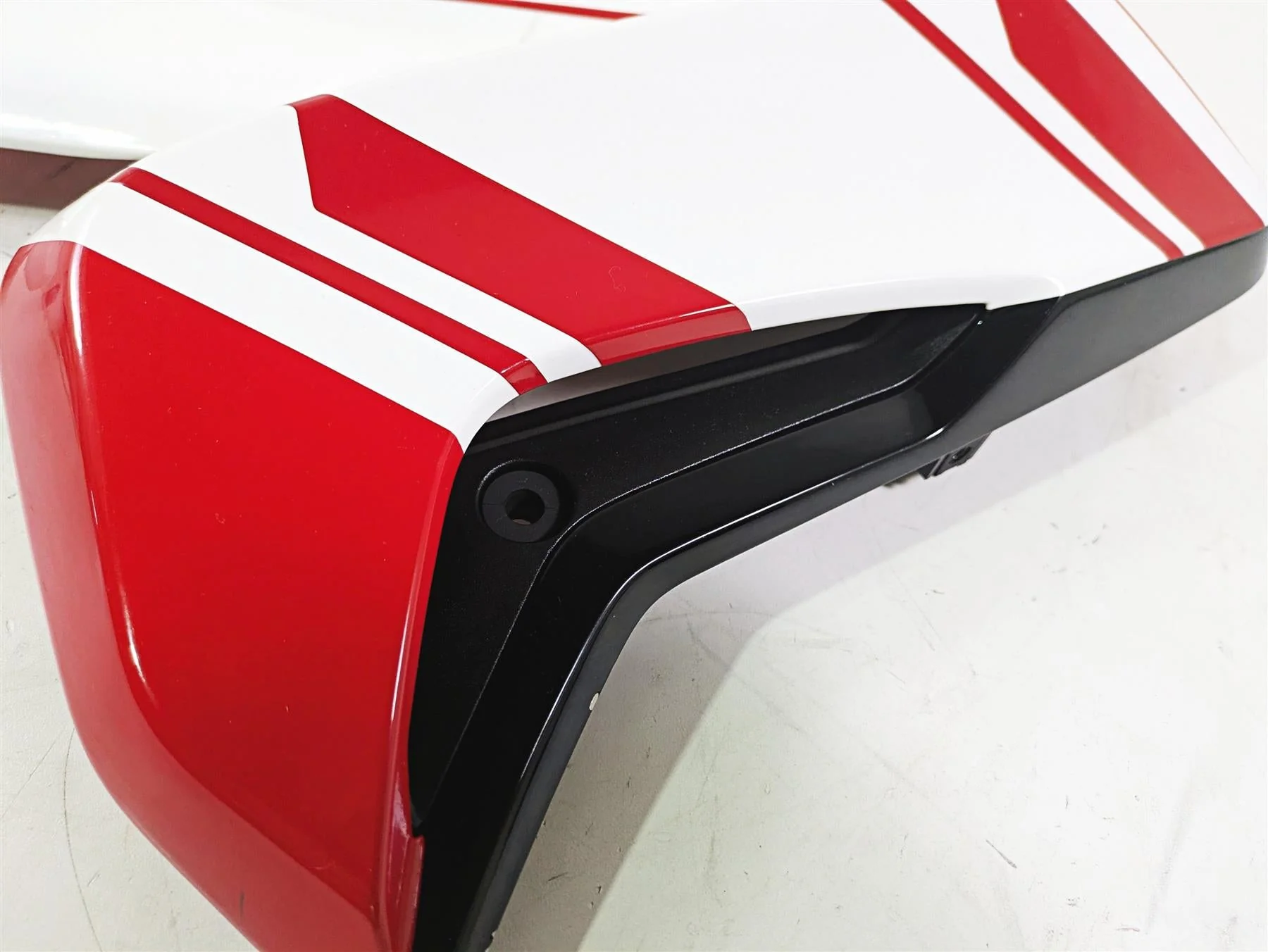 2018 Ducati Hypermotard 939 SP Right Tank Fairing Cover READ 480P5692CK - Image 3