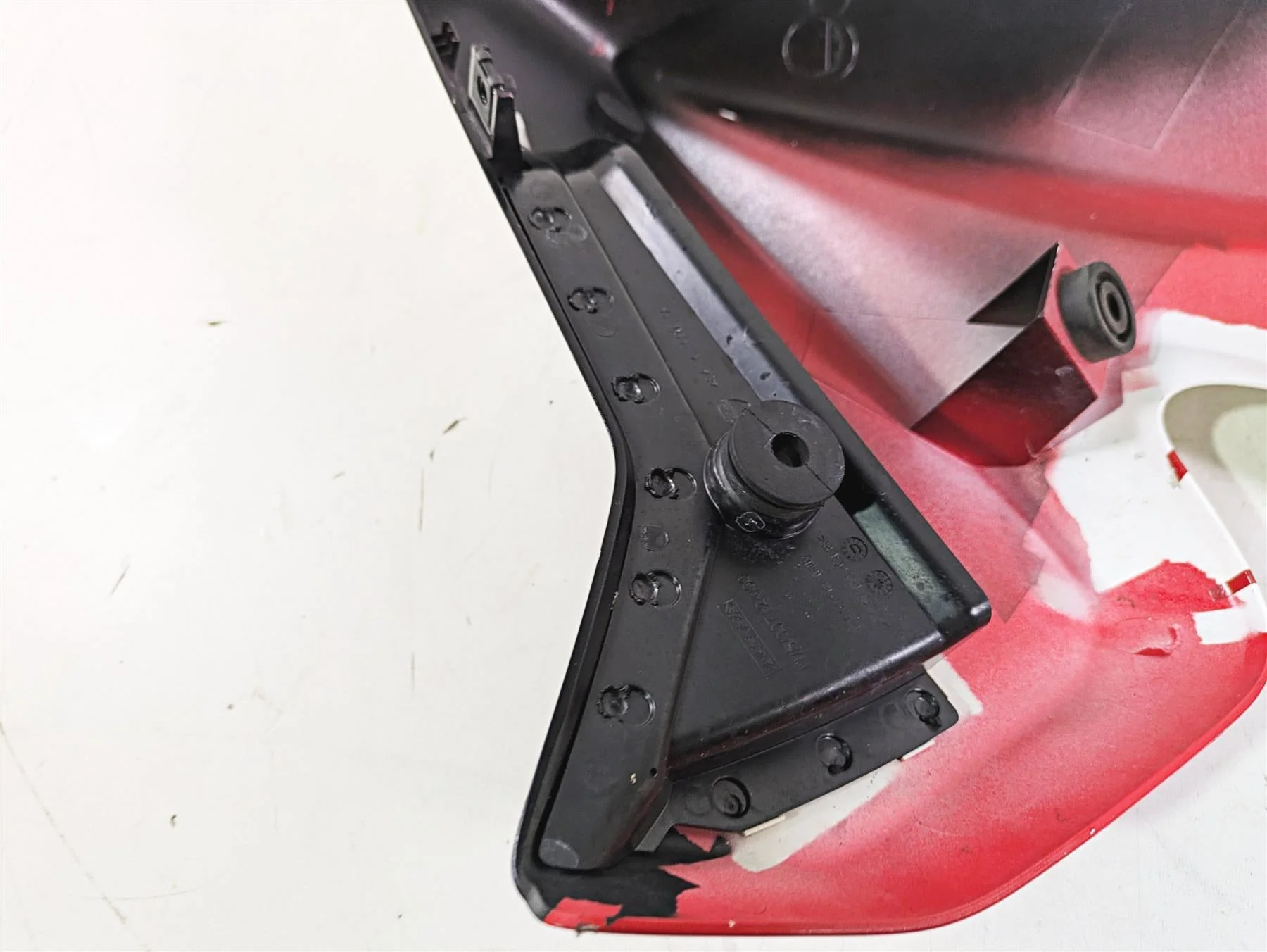 2018 Ducati Hypermotard 939 SP Right Tank Fairing Cover READ 480P5692CK - Image 8