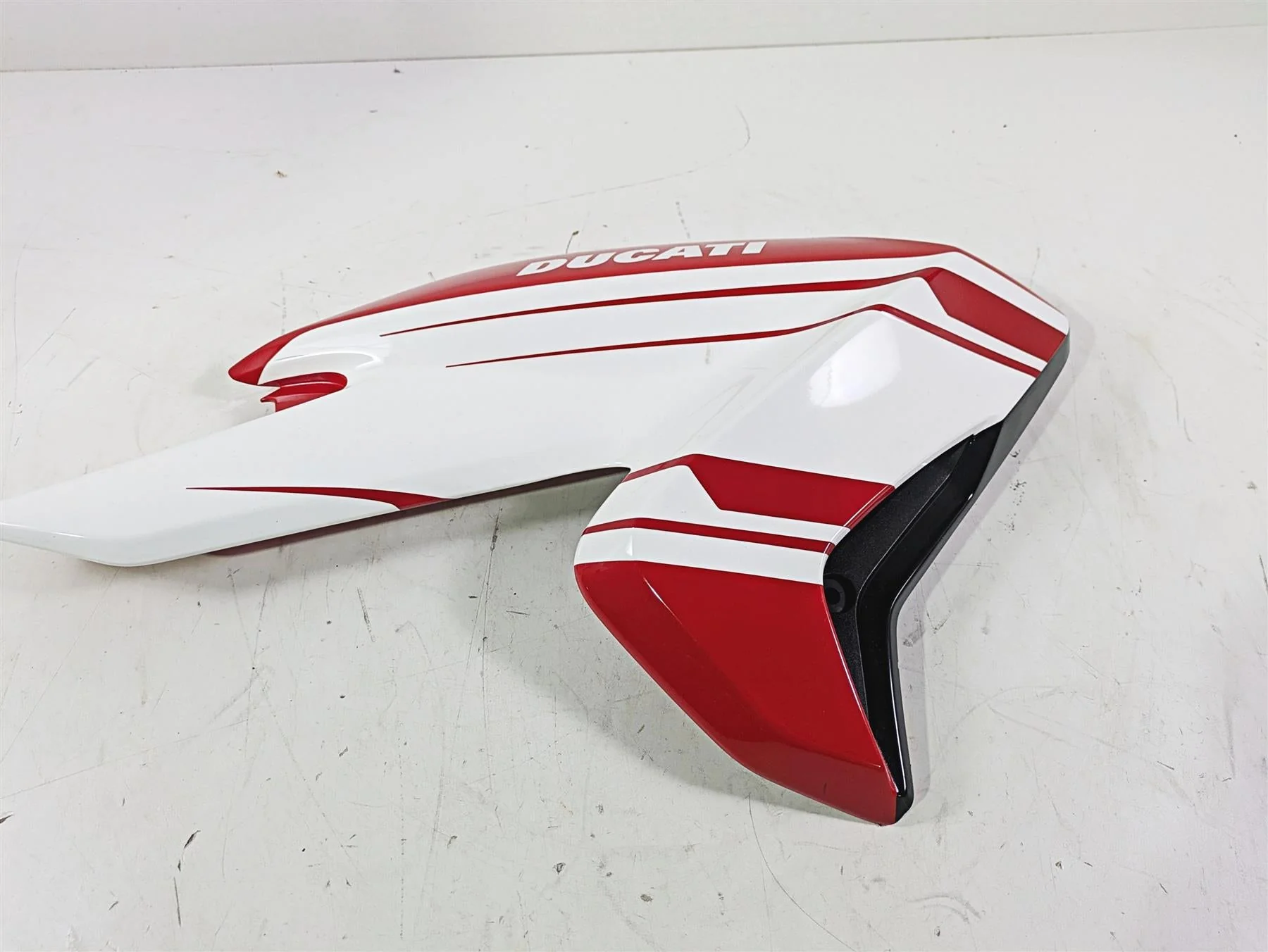 2018 Ducati Hypermotard 939 SP Right Tank Fairing Cover READ 480P5692CK - Image 9