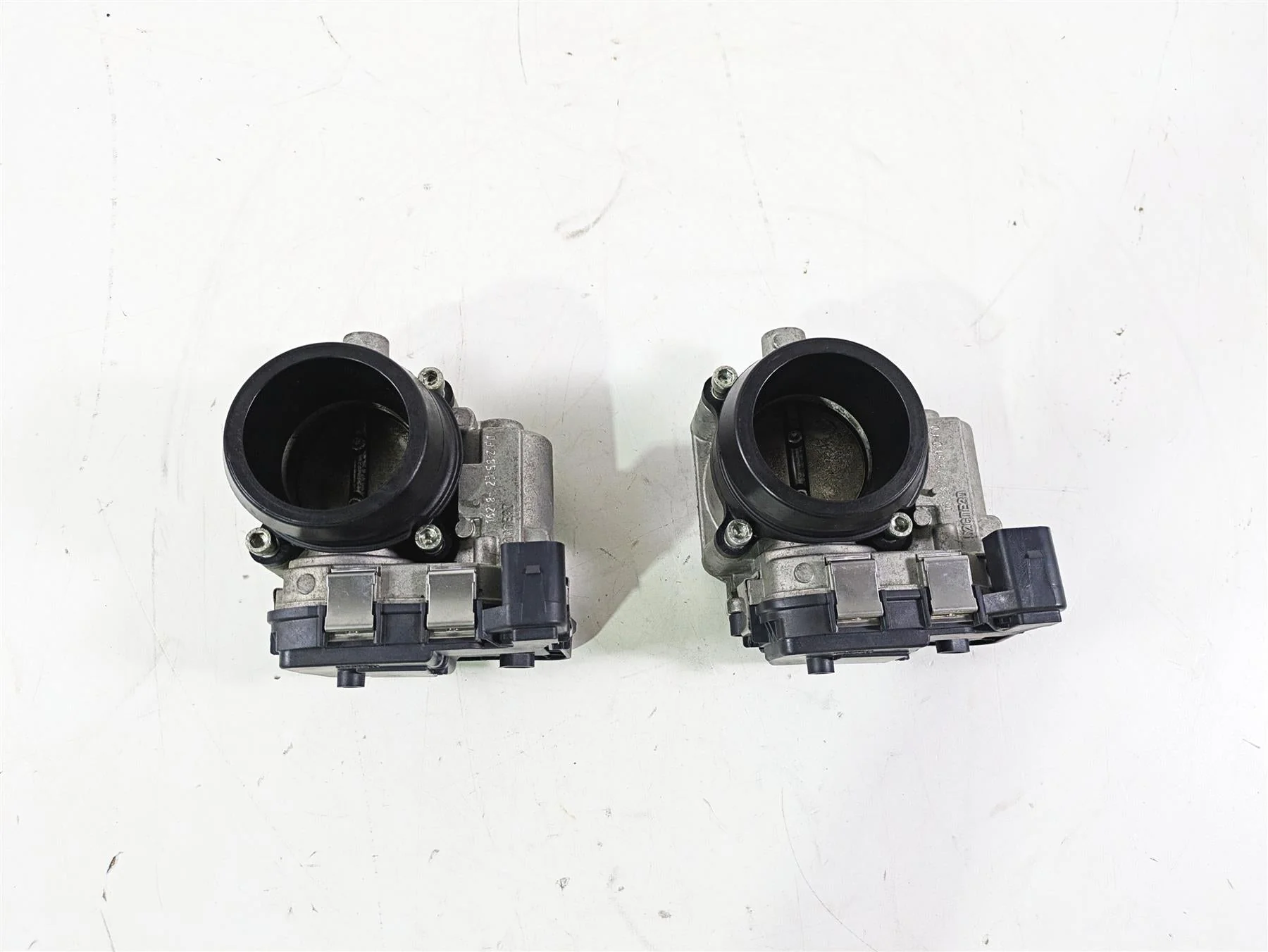 2018 Ducati Hypermotard 939 SP Throttle Fuel Injection Body Set 28240904A - Image 4
