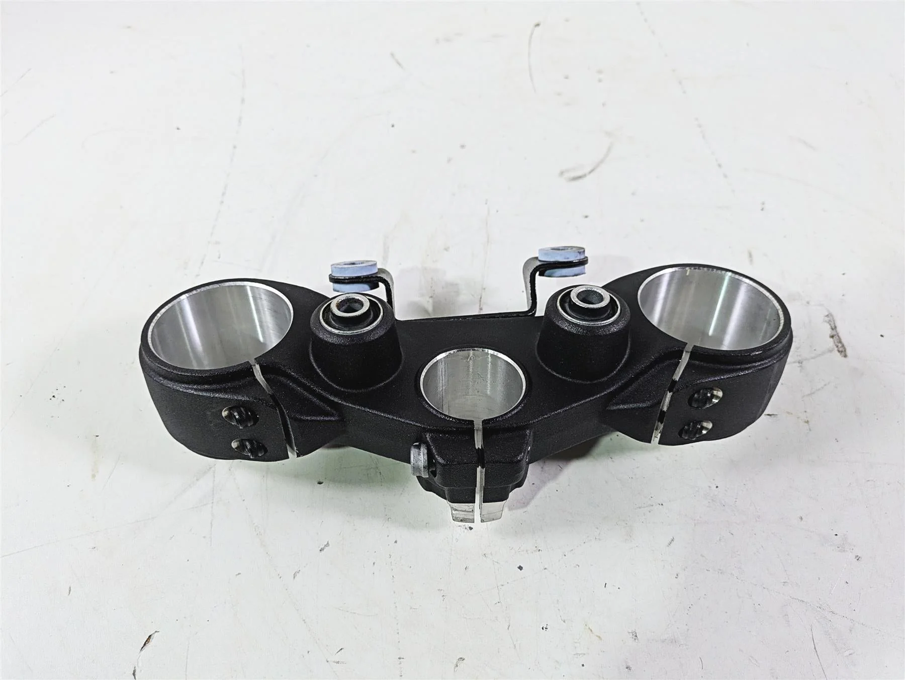 2018 Ducati Hypermotard 939 SP Upper Triple Tree Steering Clamp 34110972AA - Image 9