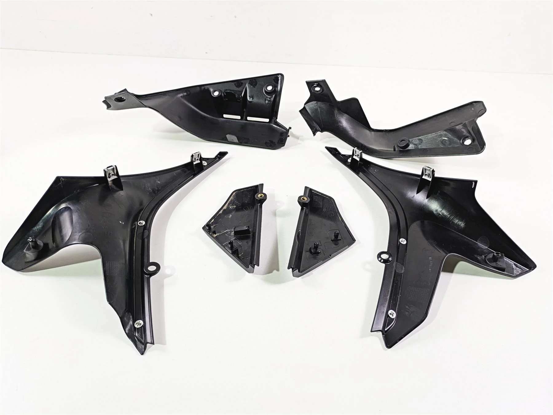 2018 Ducati Scrambler Desert Sled 800 Frame Infill Side Covers Set 4601C102A - Image 2