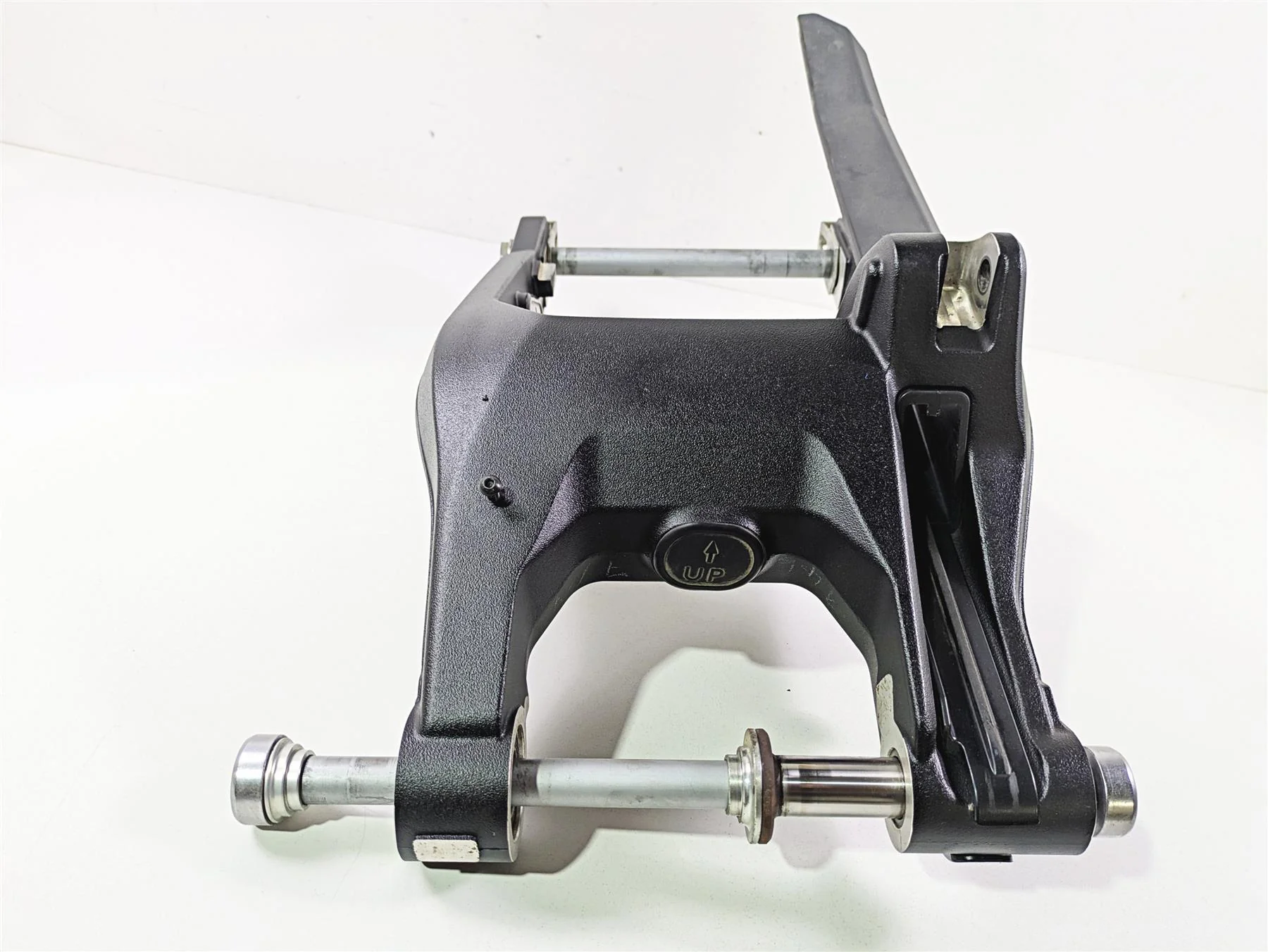 2018 Ducati Scrambler Desert Sled 800 Rear Swingarm & Axle Set 37021772AB - Image 2