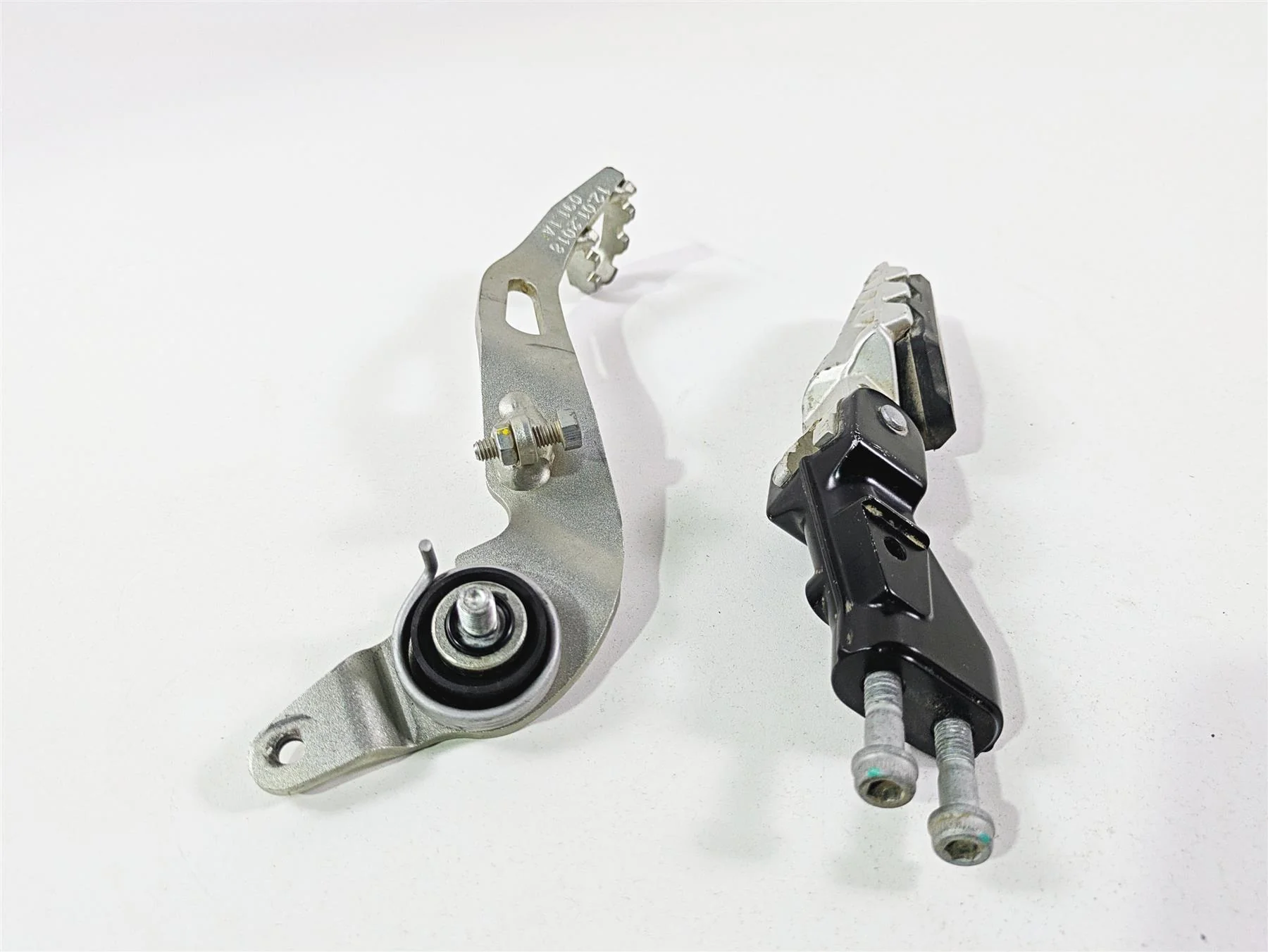 2018 Ducati Scrambler Desert Sled 800 Right Footpeg & Brake Pedal 82413311BA - Image 2