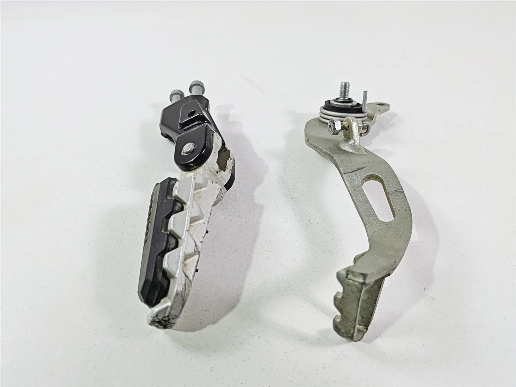 2018 Ducati Scrambler Desert Sled 800 Right Footpeg & Brake Pedal 82413311BA - Image 4