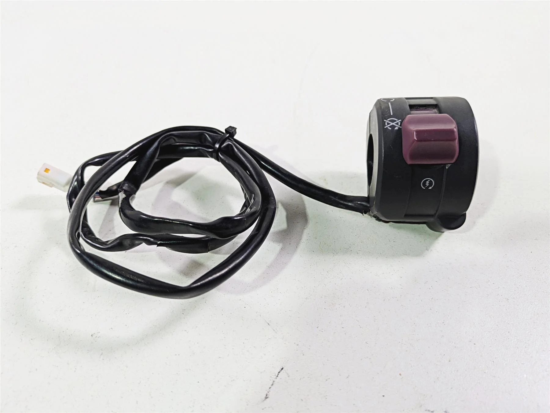 2018 Ducati Scrambler Desert Sled 800 Right Hand Control Switch 65010172B - Image 4