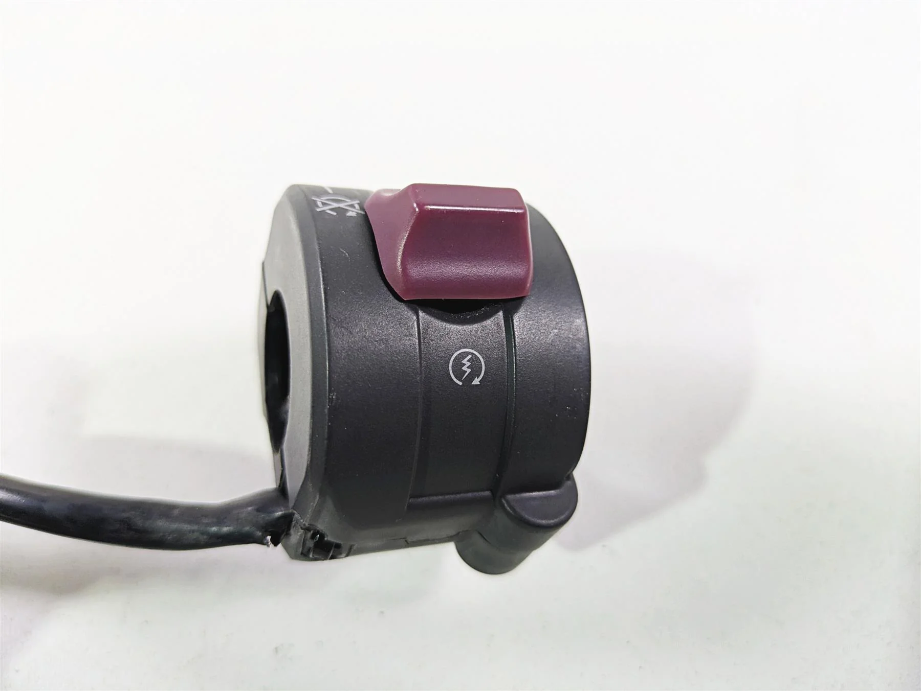 2018 Ducati Scrambler Desert Sled 800 Right Hand Control Switch 65010172B - Image 9