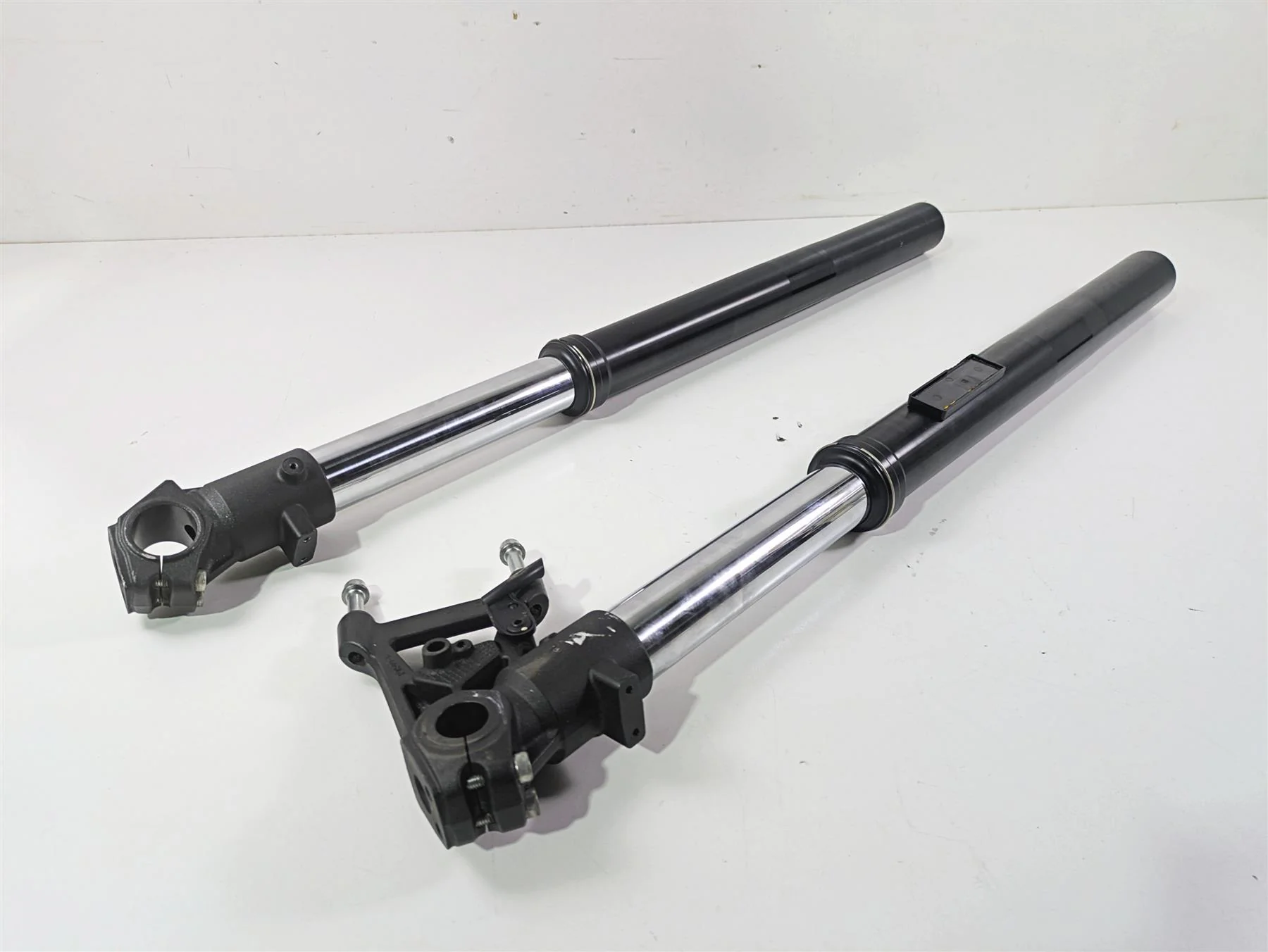 2018 Ducati Scrambler Desert Sled 800 Straight Front Fork Legs 34420951A 34520951A - Image 5