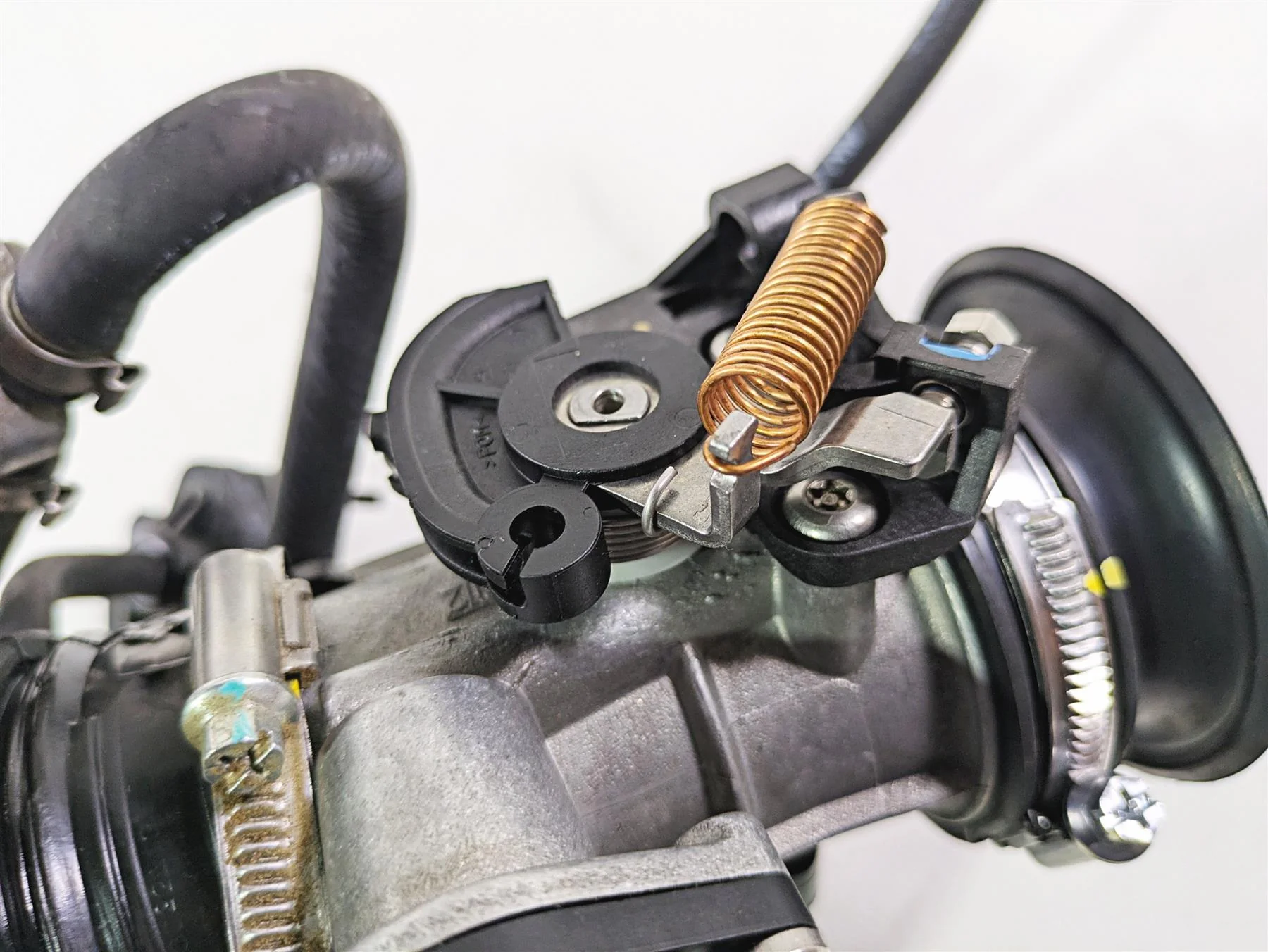 2018 Ducati Scrambler Desert Sled 800 Throttle Body Intake Set 28241001A - Image 8