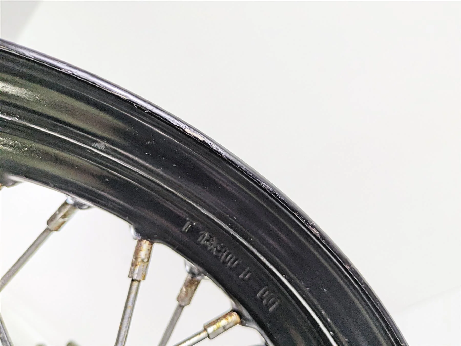 2018 Harley FLHCS Softail Heritage 115th 16x3 Front Wheel Rim & Cover 43300489 - Image 10