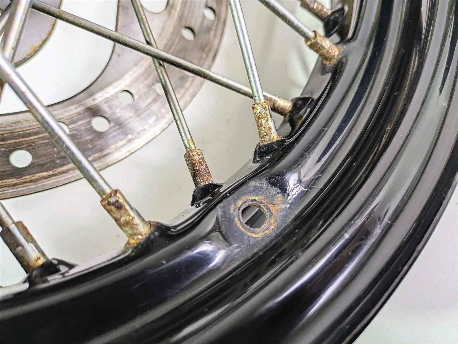 2018 Harley FLHCS Softail Heritage 115th 16x3 Front Wheel Rim & Cover 43300489 - Image 11