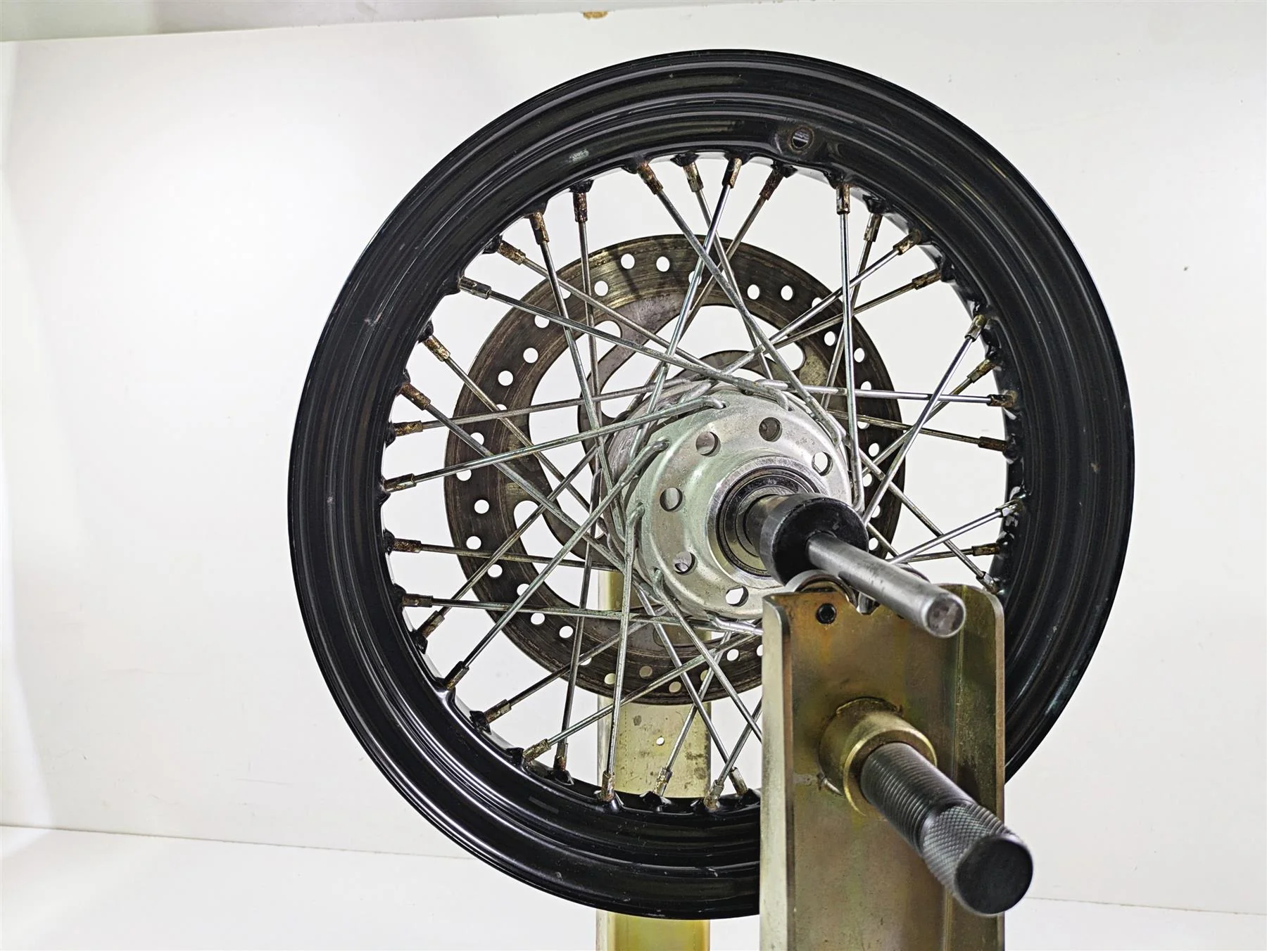 2018 Harley FLHCS Softail Heritage 115th 16x3 Front Wheel Rim & Cover 43300489 - Image 4