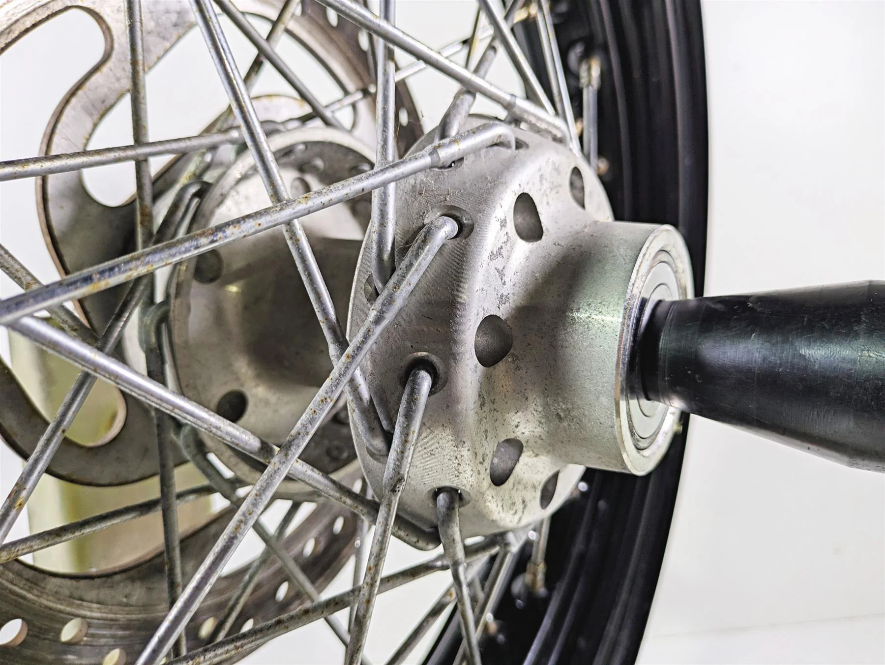 2018 Harley FLHCS Softail Heritage 115th 16x3 Front Wheel Rim & Cover 43300489 - Image 5