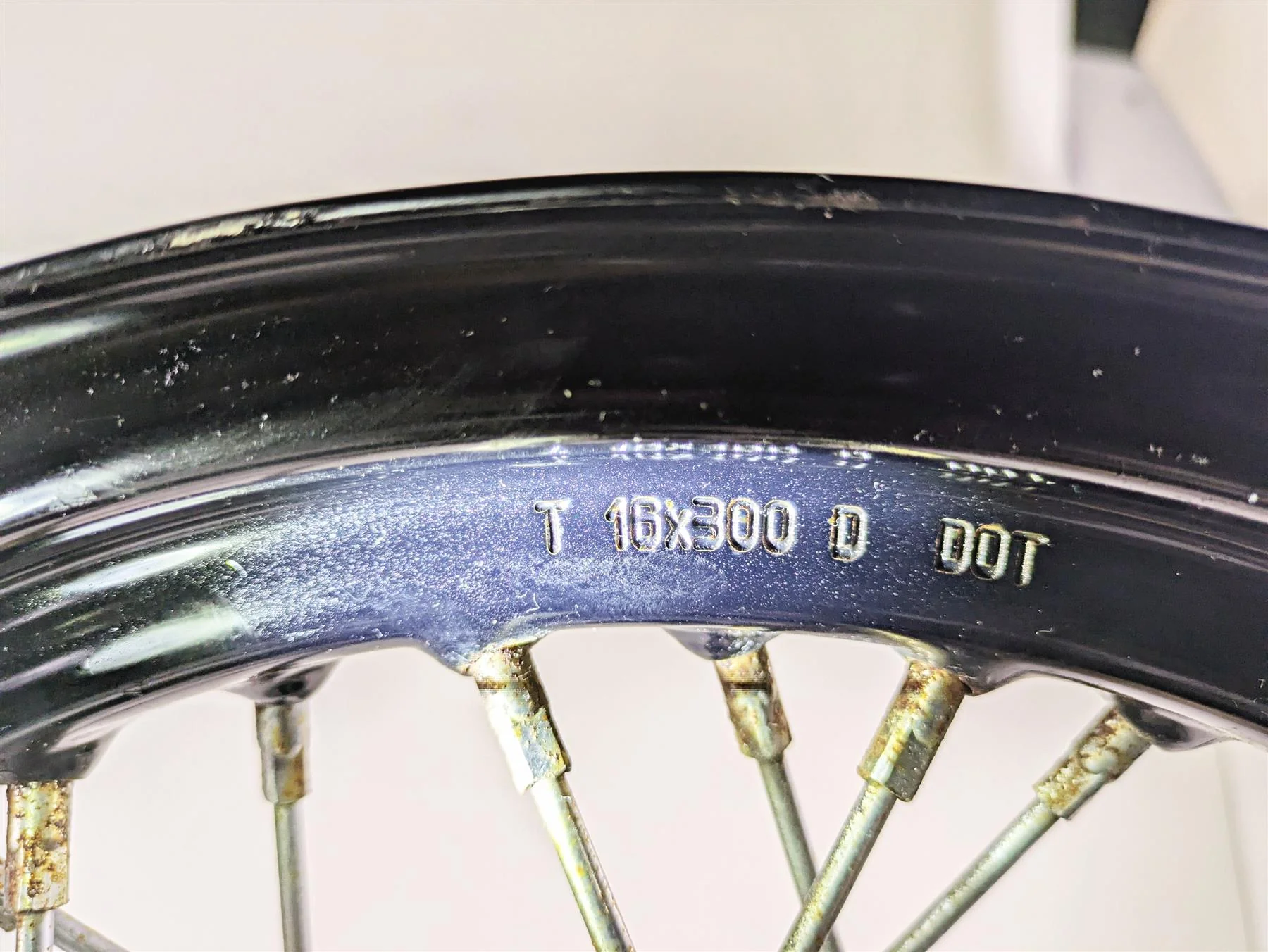 2018 Harley FLHCS Softail Heritage 115th 16x3 Front Wheel Rim & Cover 43300489 - Image 7