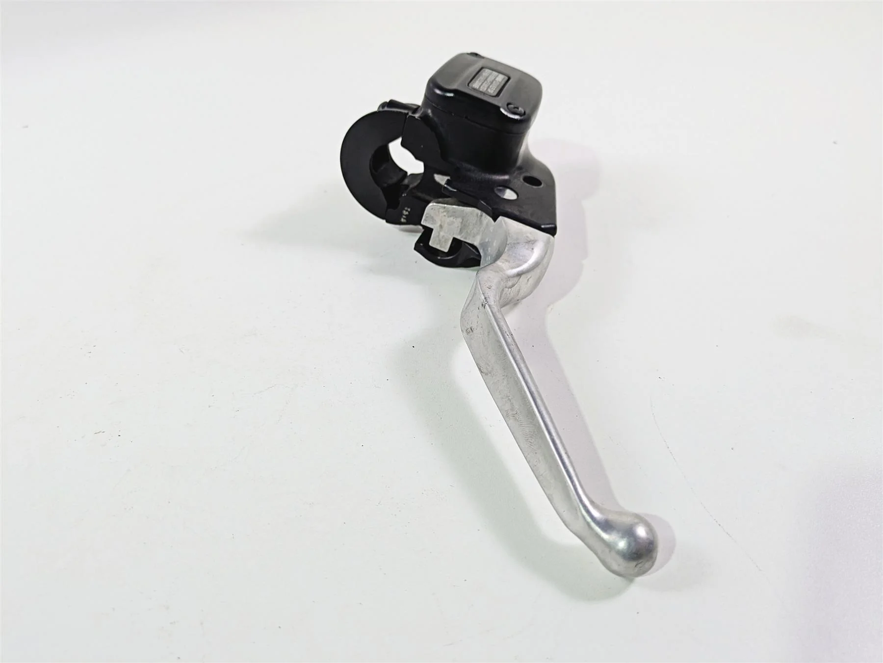 2018 Harley FLHCS Softail Heritage 115th Front Brake Master Cylinder 41700233 - Image 4