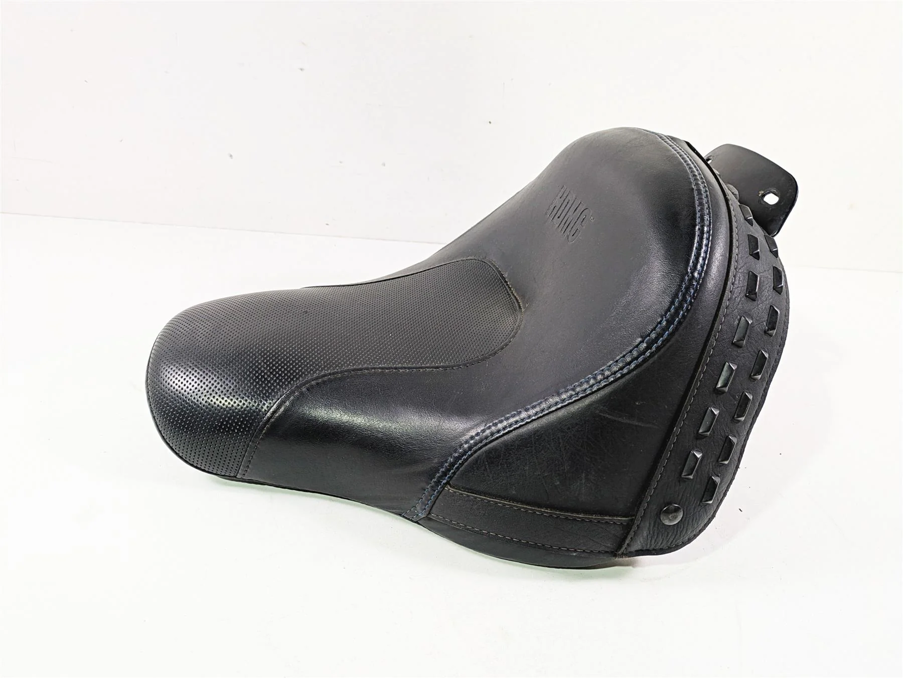 2018 Harley FLHCS Softail Heritage 115th Front Rider Driver Seat HDMC 52000271
