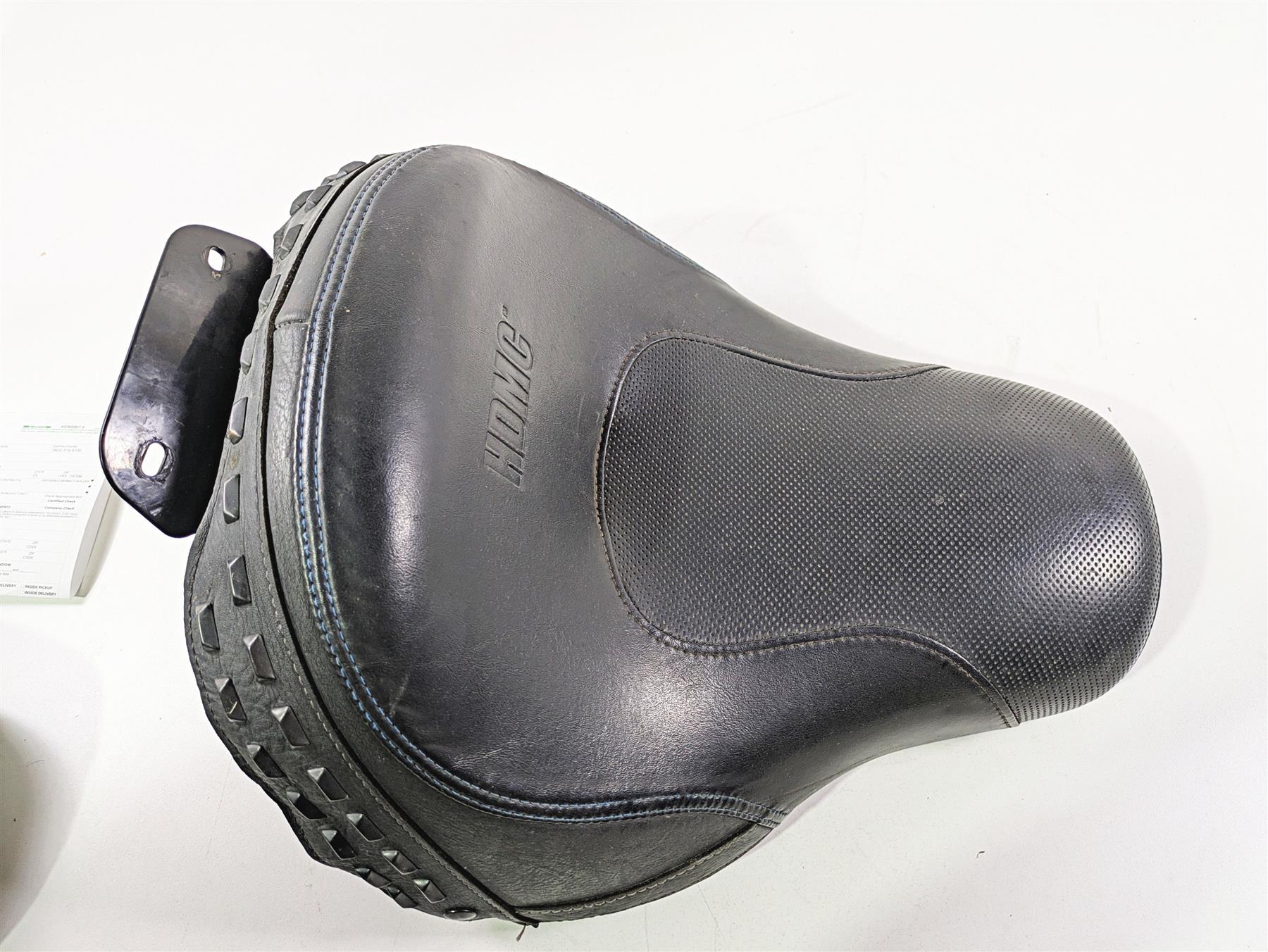 2018 Harley FLHCS Softail Heritage 115th Front Rider Driver Seat HDMC 52000271 - Image 6