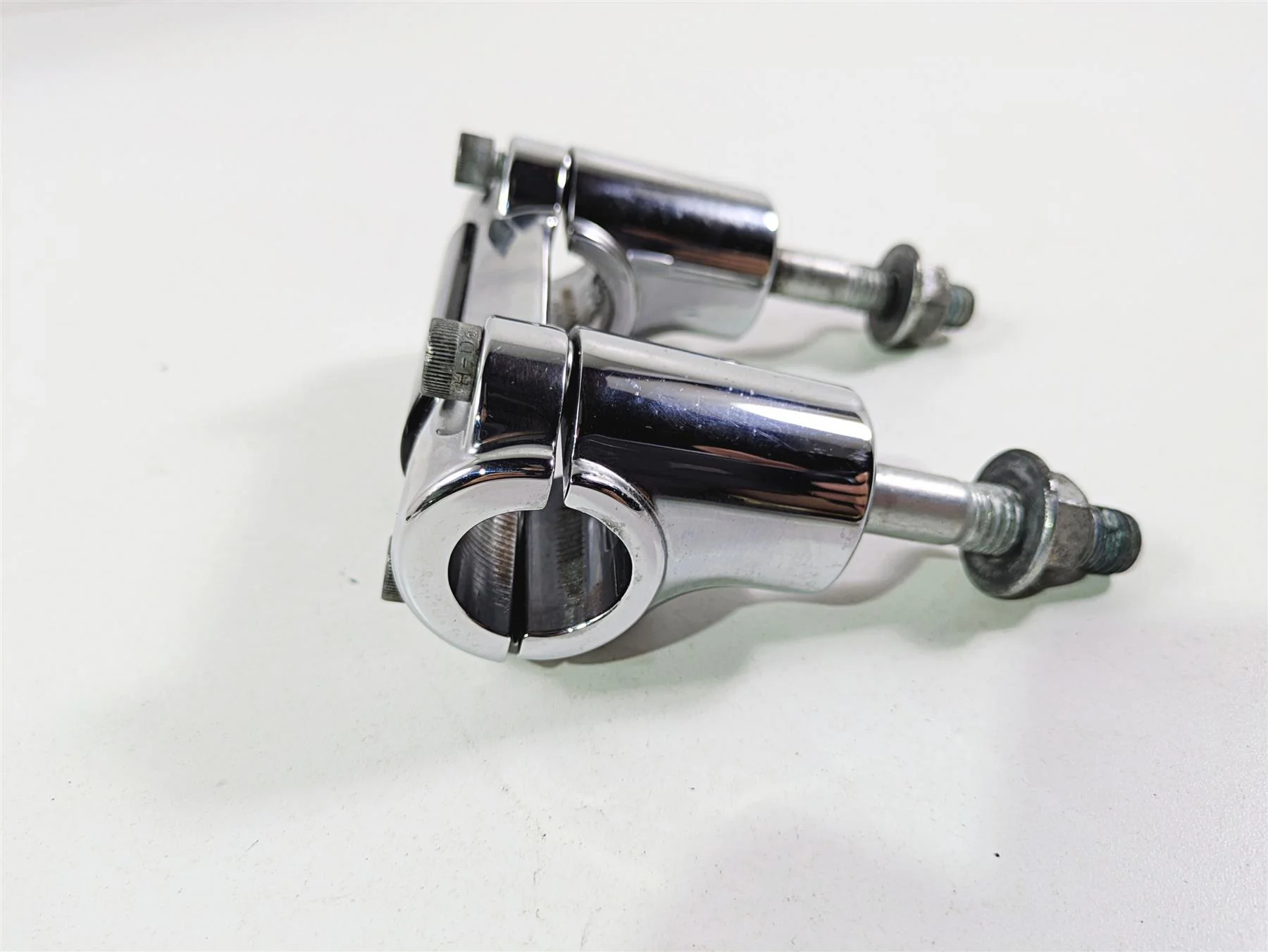 2018 Harley FLHCS Softail Heritage 115th Handlebar Riser & Medallion 56998-09 - Image 4