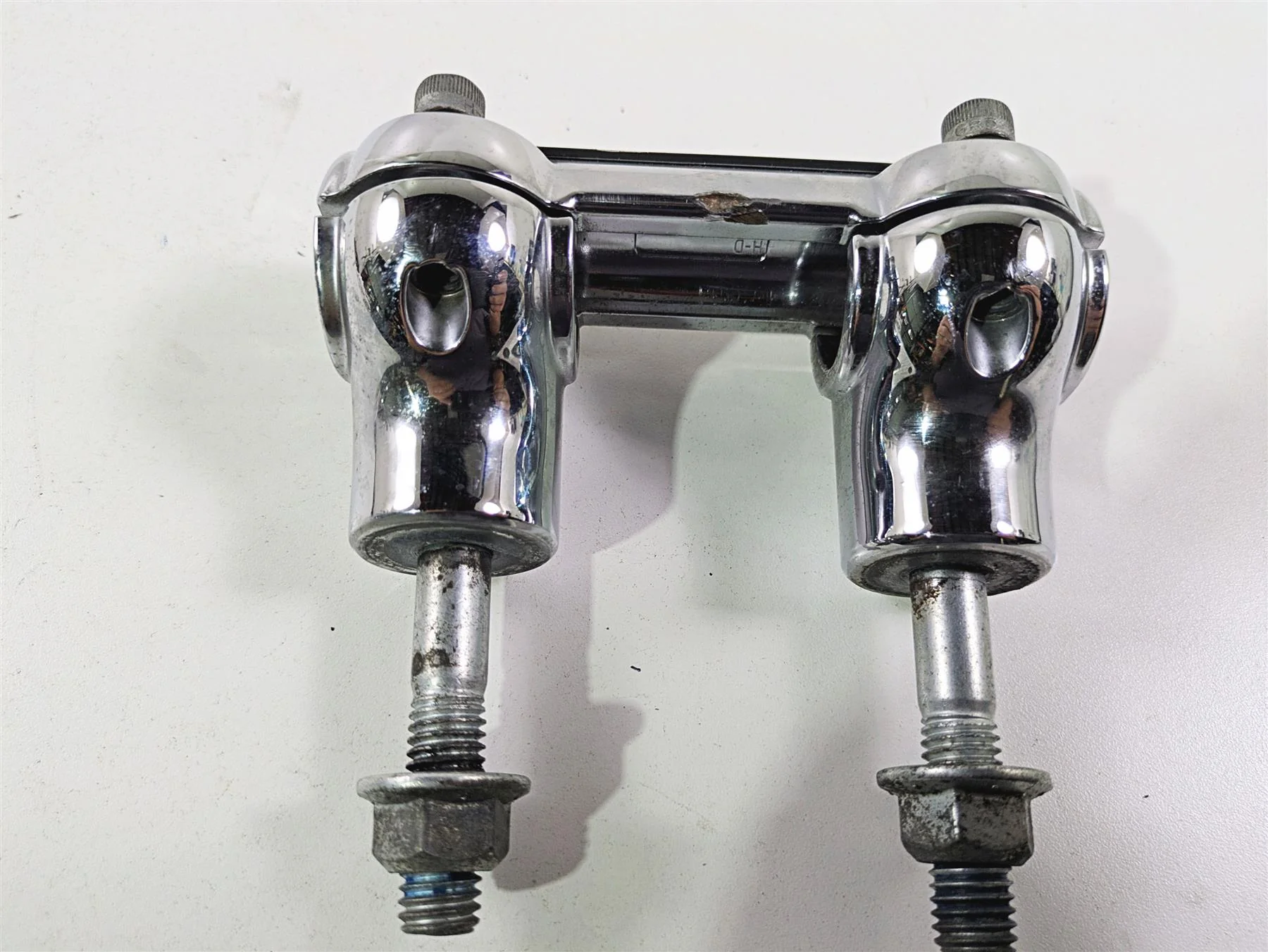 2018 Harley FLHCS Softail Heritage 115th Handlebar Riser & Medallion 56998-09 - Image 7