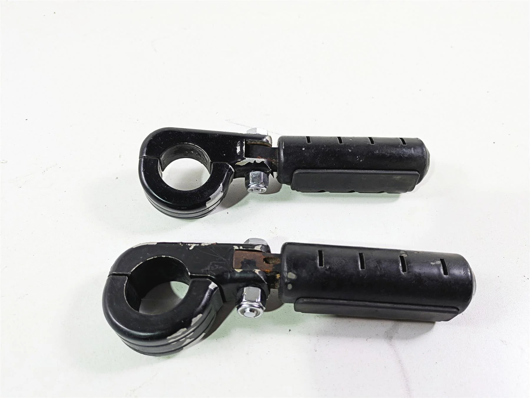 2018 Harley FLHCS Softail Heritage 115th Highway Crash Bar Footpeg Set 54234-10A