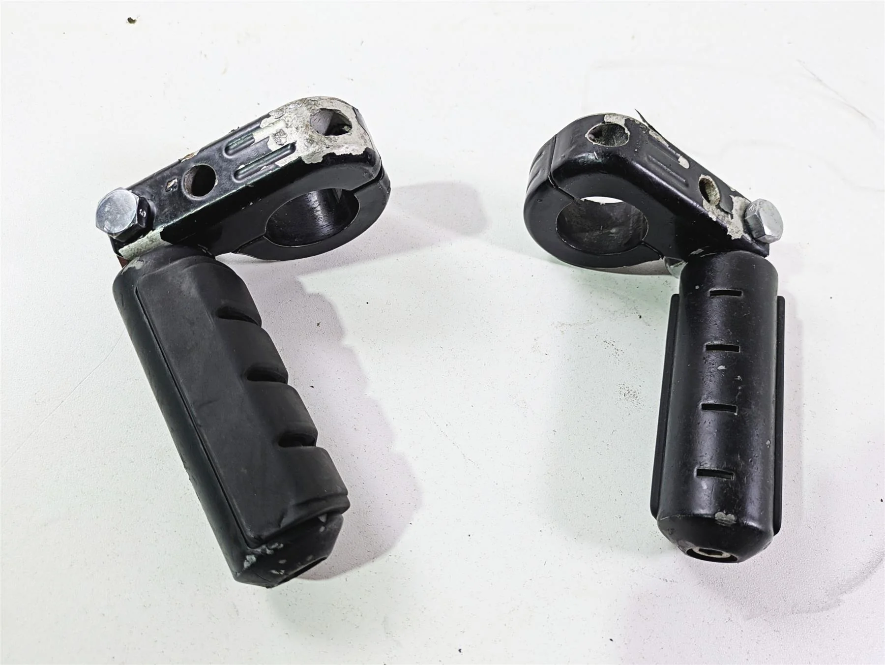 2018 Harley FLHCS Softail Heritage 115th Highway Crash Bar Footpeg Set 54234-10A - Image 11