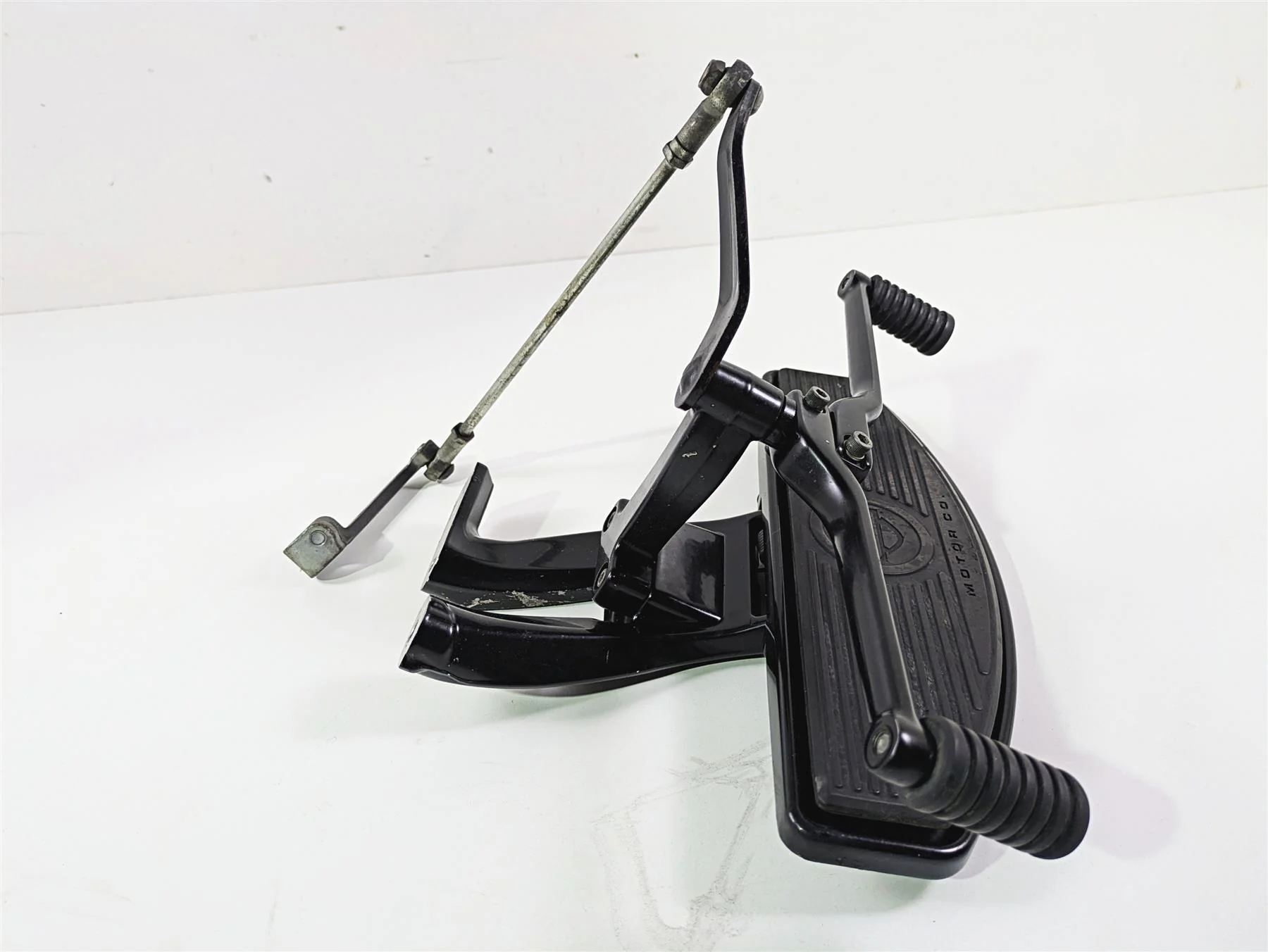 2018 Harley FLHCS Softail Heritage 115th Left Floorboard & Shift Lever 50501087 - Image 2