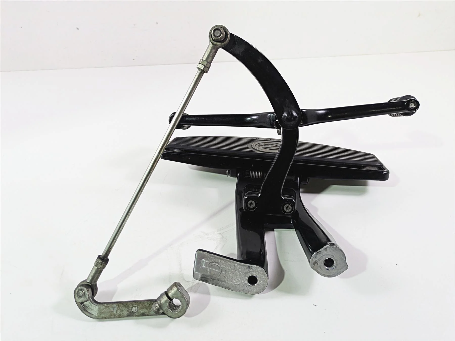 2018 Harley FLHCS Softail Heritage 115th Left Floorboard & Shift Lever 50501087 - Image 3