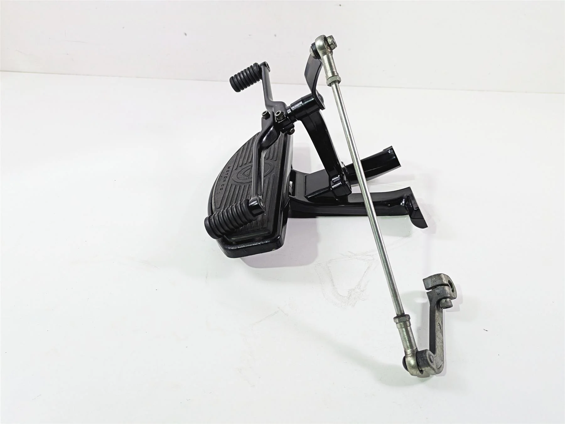 2018 Harley FLHCS Softail Heritage 115th Left Floorboard & Shift Lever 50501087 - Image 4