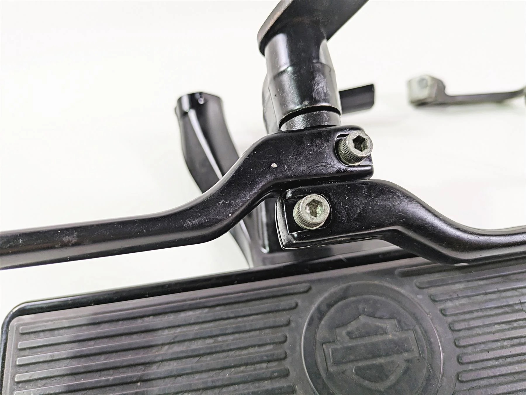 2018 Harley FLHCS Softail Heritage 115th Left Floorboard & Shift Lever 50501087 - Image 9