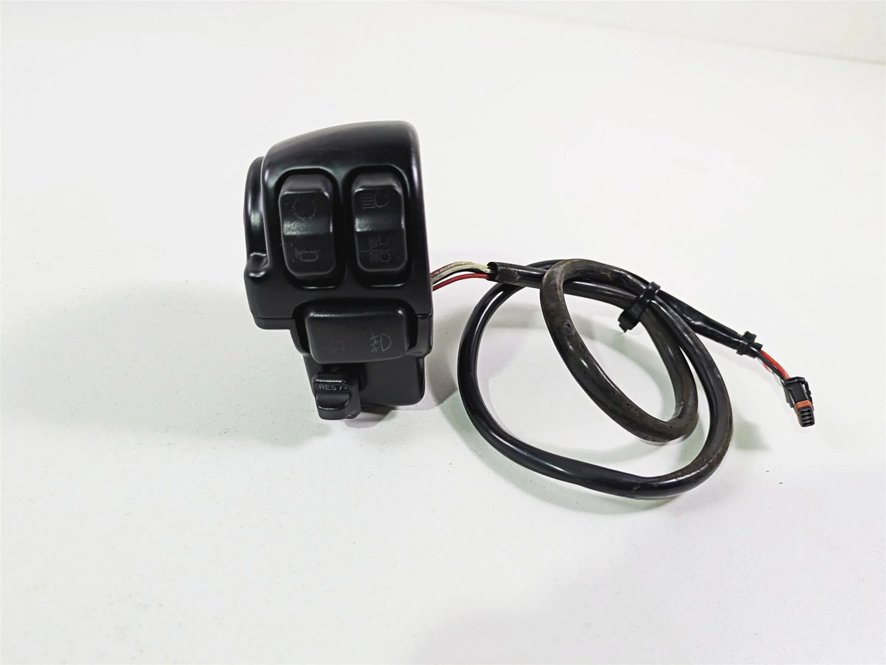 2018 Harley FLHCS Softail Heritage 115th Left Hand Control Switch 71500470