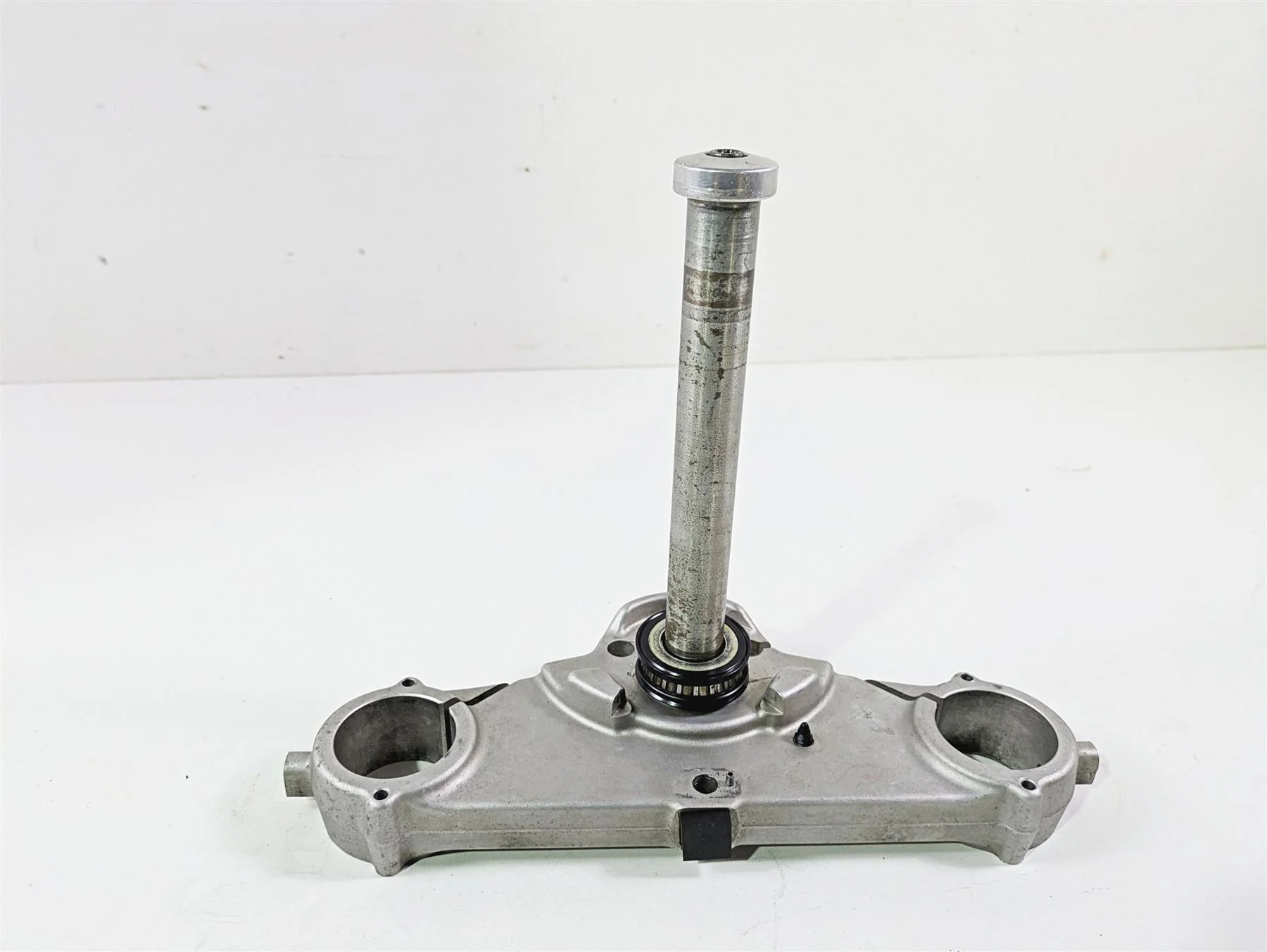 2018 Harley FLHCS Softail Heritage 115th Lower Triple Tree & Covers 45900181 - Image 3