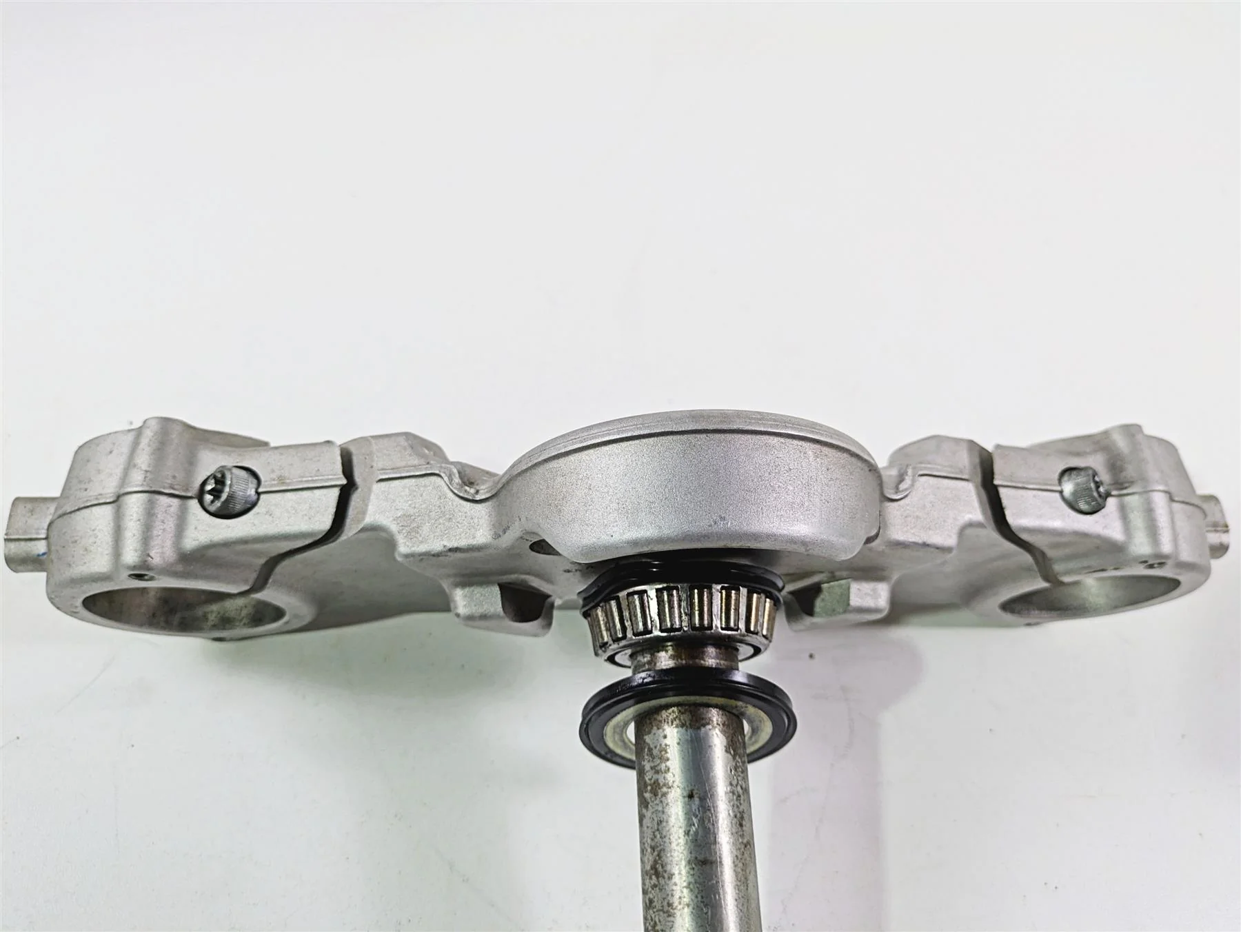 2018 Harley FLHCS Softail Heritage 115th Lower Triple Tree & Covers 45900181 - Image 5
