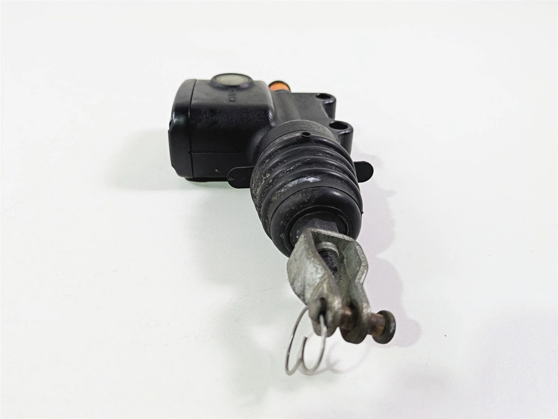 2018 Harley FLHCS Softail Heritage 115th Rear Brake Master Cylinder 5/8 41700460 - Image 4