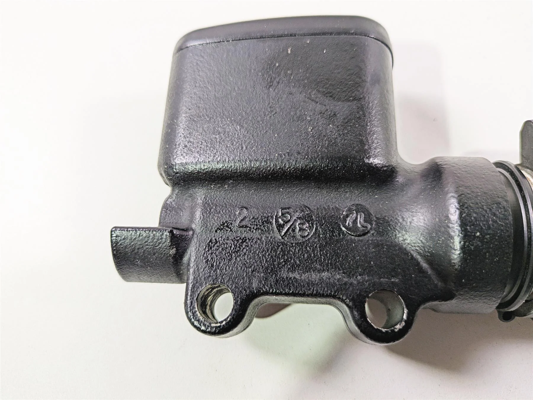 2018 Harley FLHCS Softail Heritage 115th Rear Brake Master Cylinder 5/8 41700460 - Image 8