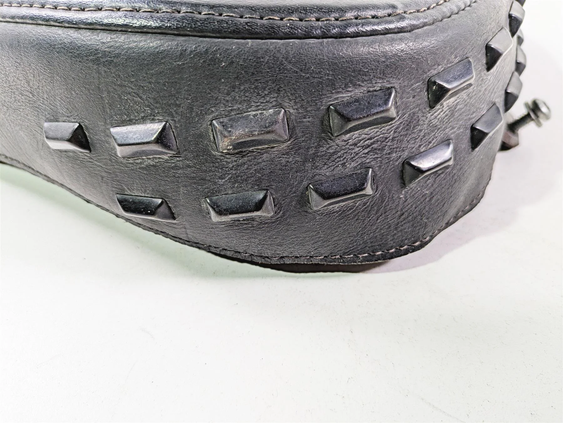 2018 Harley FLHCS Softail Heritage 115th Rear Passenger Seat - No Tears 52400148 - Image 10
