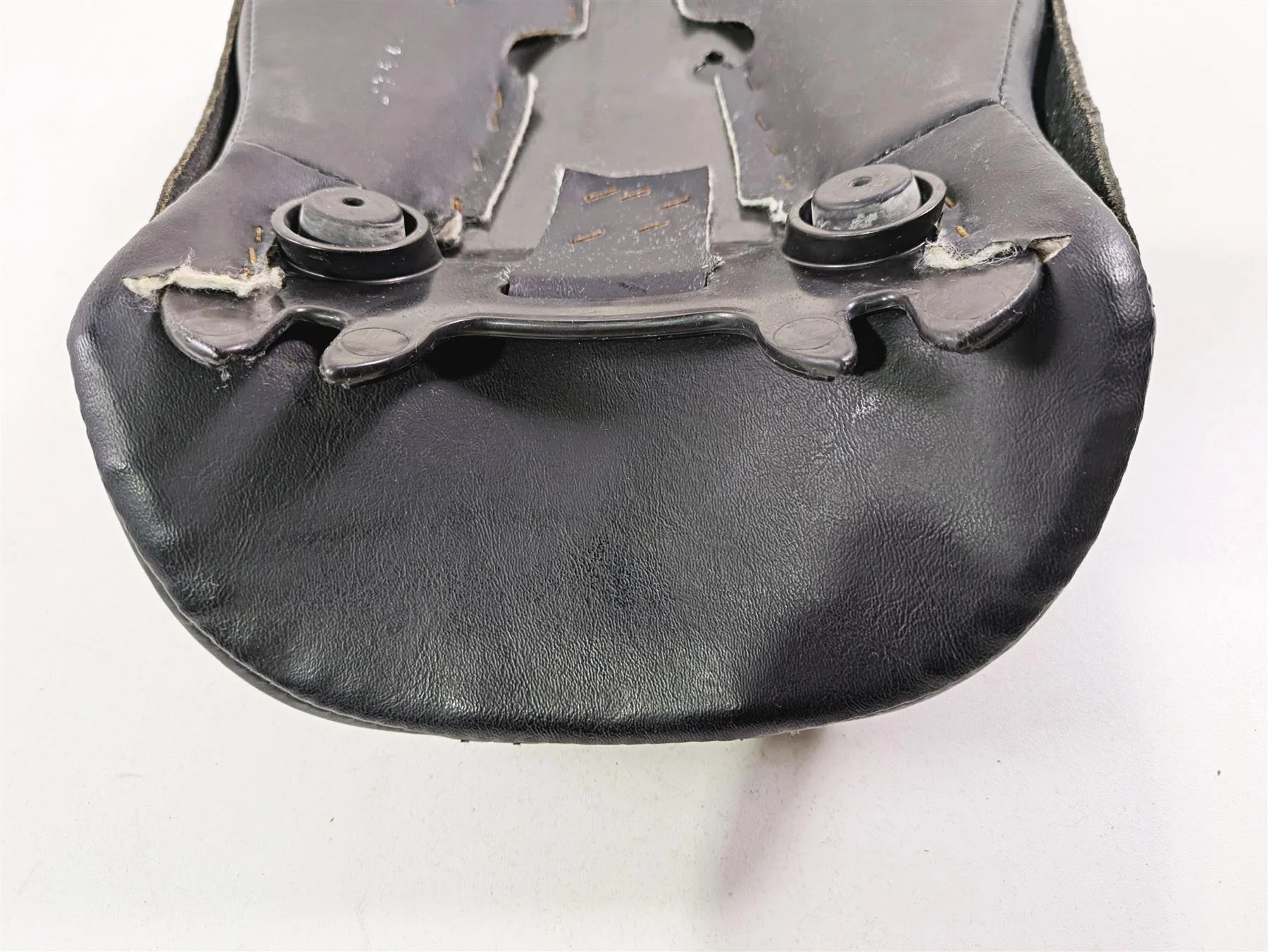 2018 Harley FLHCS Softail Heritage 115th Rear Passenger Seat - No Tears 52400148 - Image 8