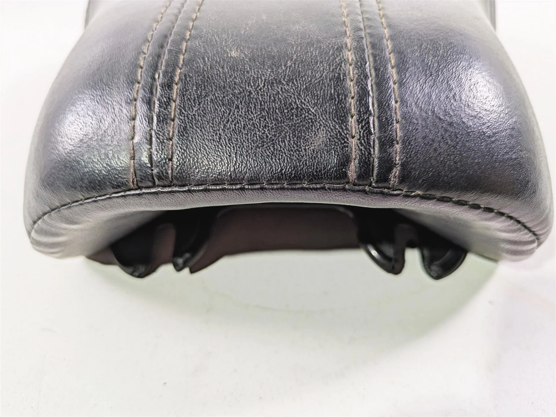 2018 Harley FLHCS Softail Heritage 115th Rear Passenger Seat - No Tears 52400148 - Image 9