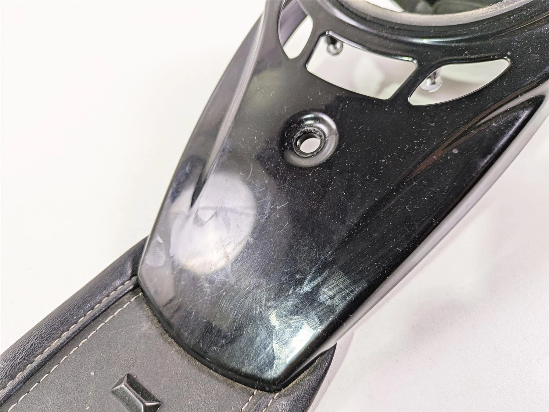 2018 Harley FLHCS Softail Heritage 115th Upper Tank Dash Console Cover 70900716 - Image 9
