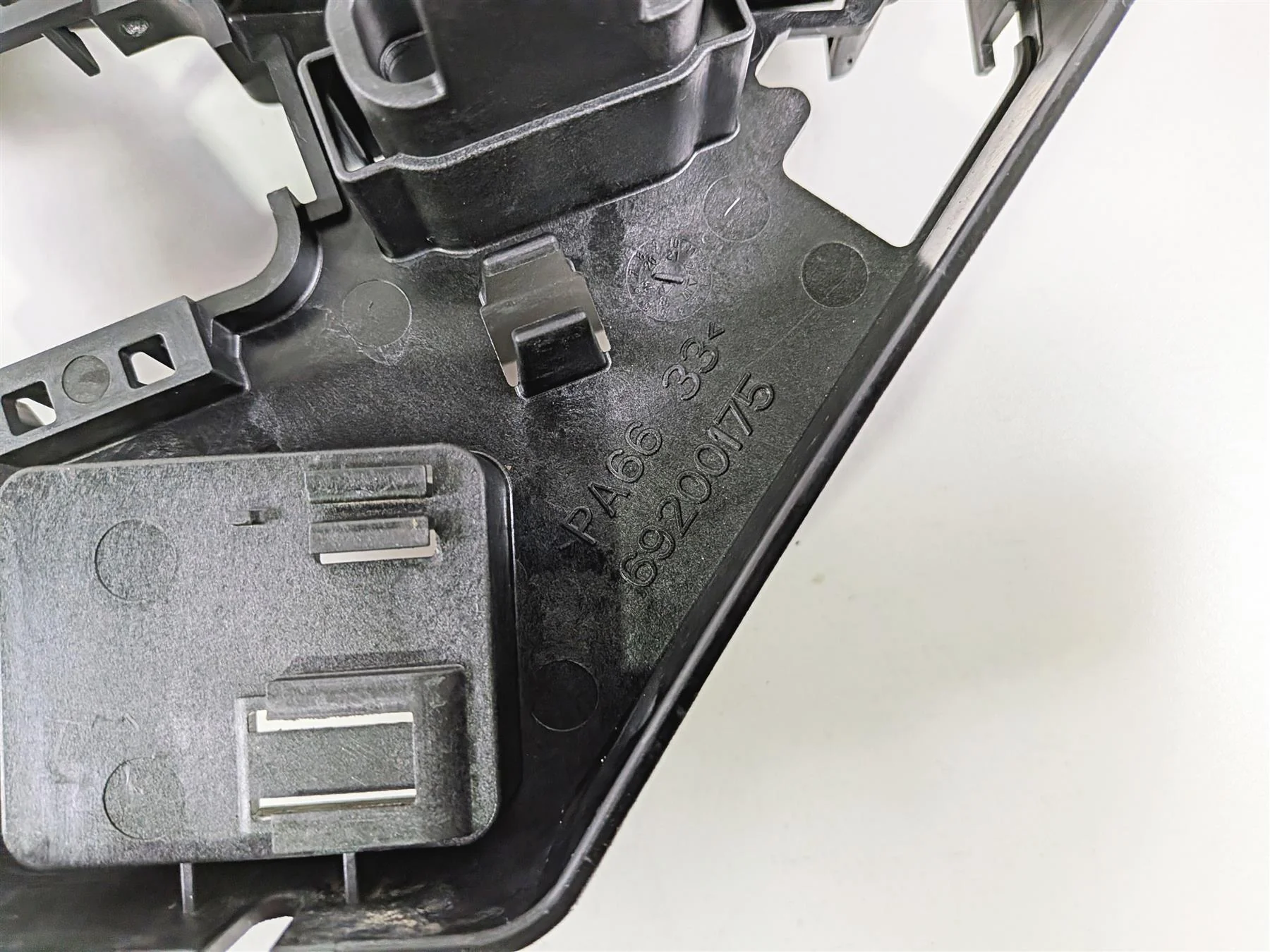 2018 Harley FLHTCU Touring Electra Glide Battery Tray & Ecm Holder 66000010A - Image 13