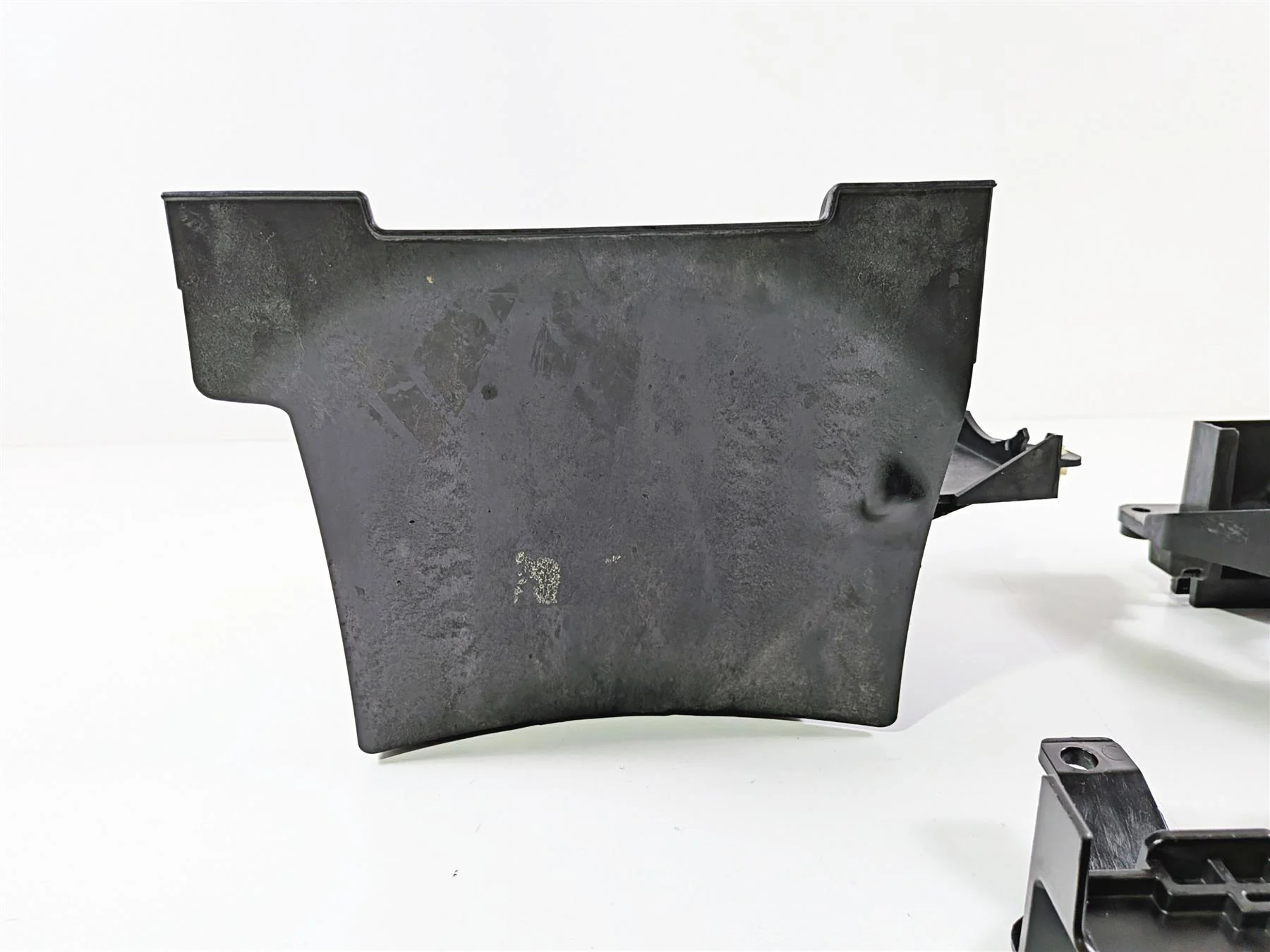 2018 Harley FLHTCU Touring Electra Glide Battery Tray & Ecm Holder 66000010A - Image 15