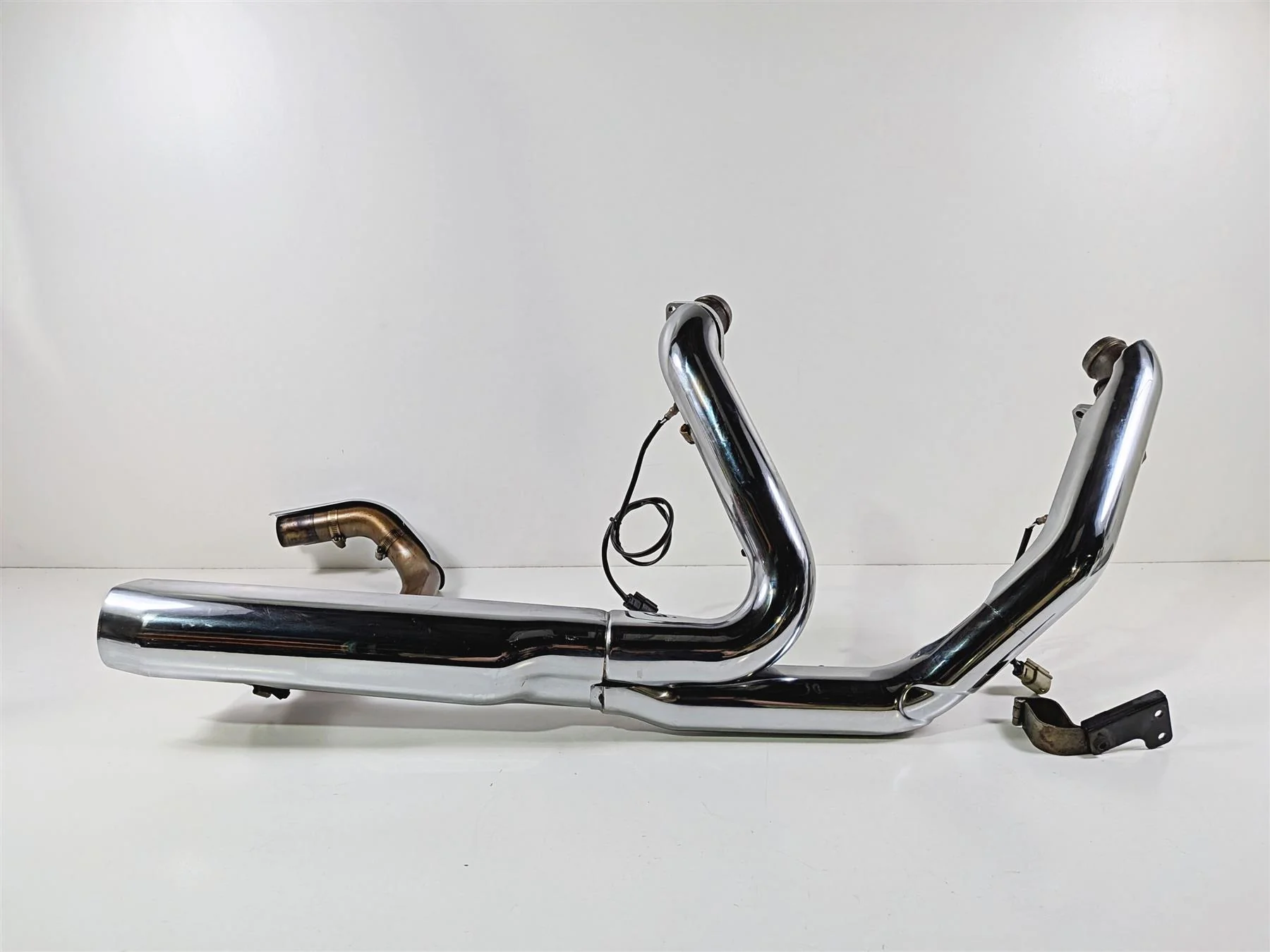 2018 Harley FLHTCU Touring Electra Glide Exhaust Header - Gutted 65600176 - Image 2