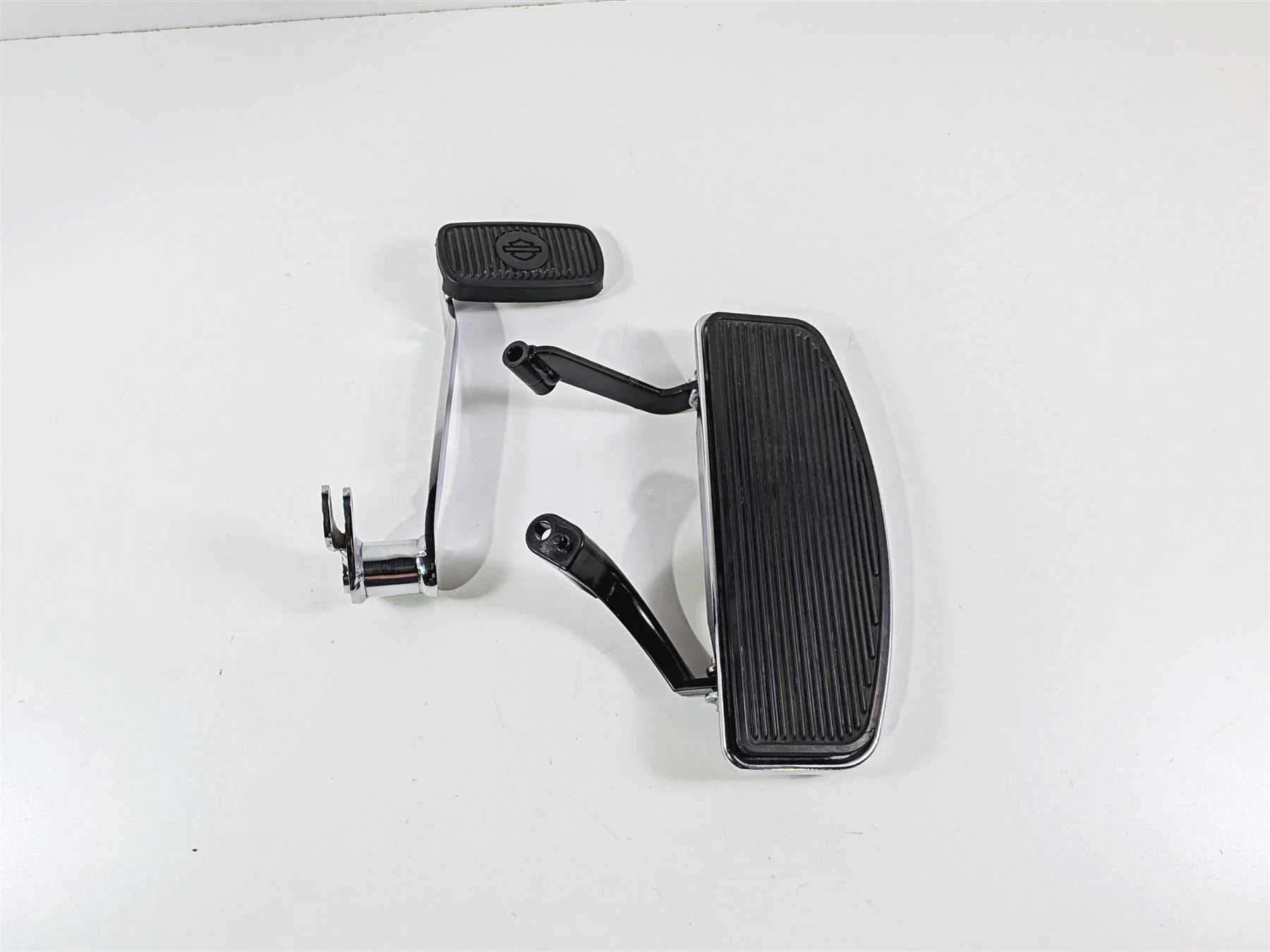 2018 Harley FLHTCU Touring Electra Glide Floor Board & Brake Pedal Set 50621-06A